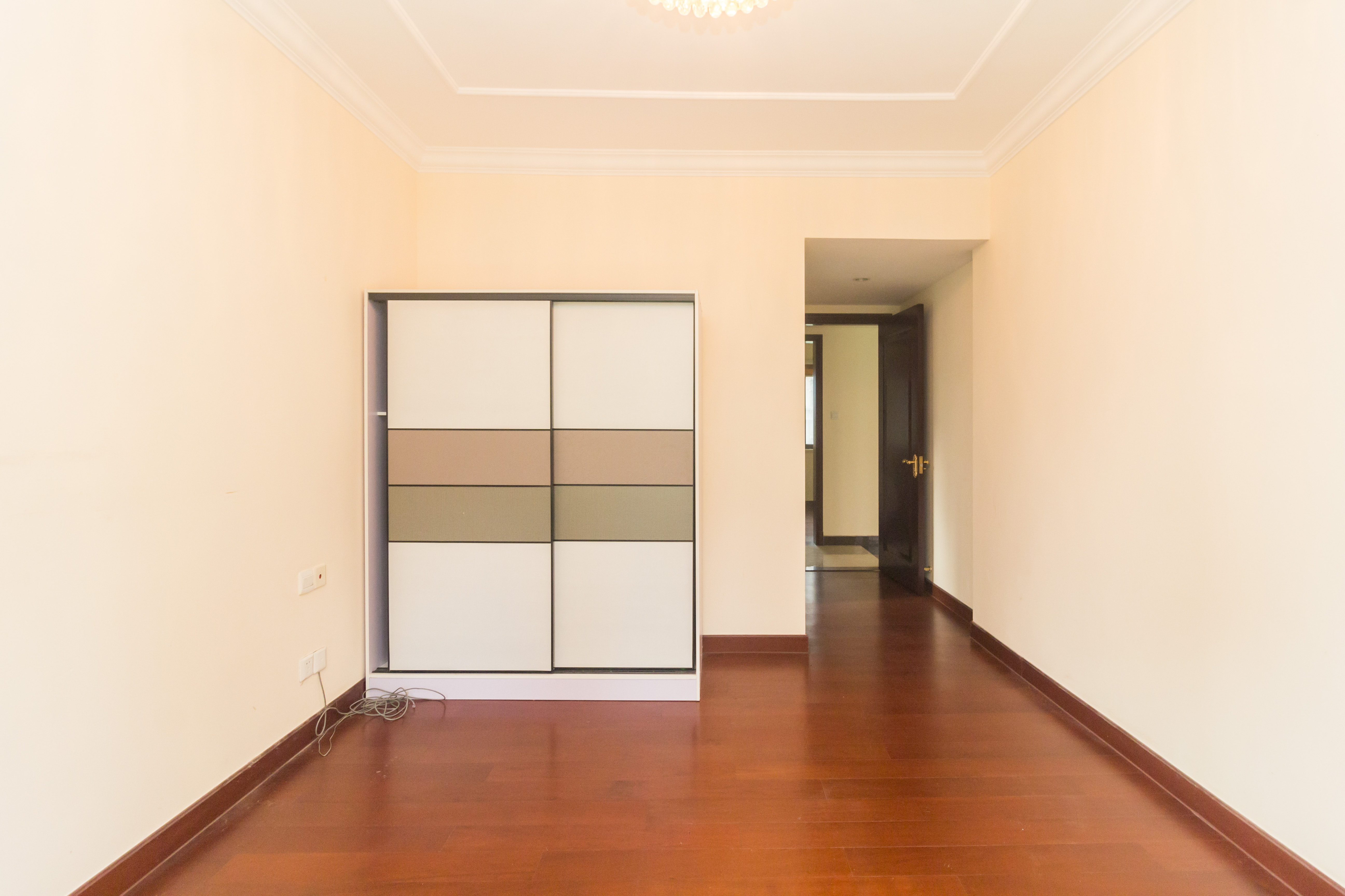 恒大江湾  3室2厅2卫   105.00万 恒大江湾  3室2厅2卫   105.00万卧室