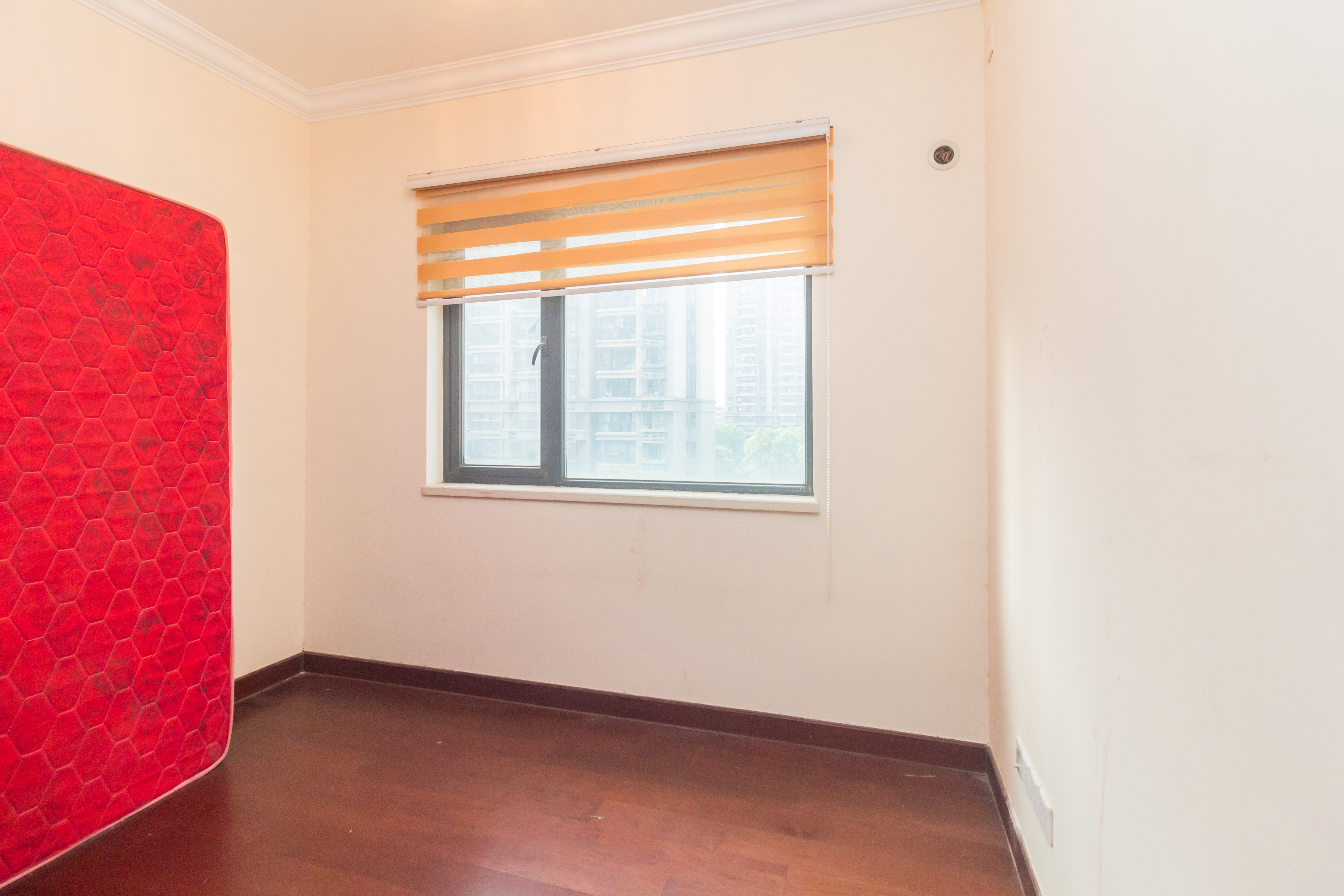 恒大江湾  3室2厅2卫   105.00万 恒大江湾  3室2厅2卫   105.00万卧室