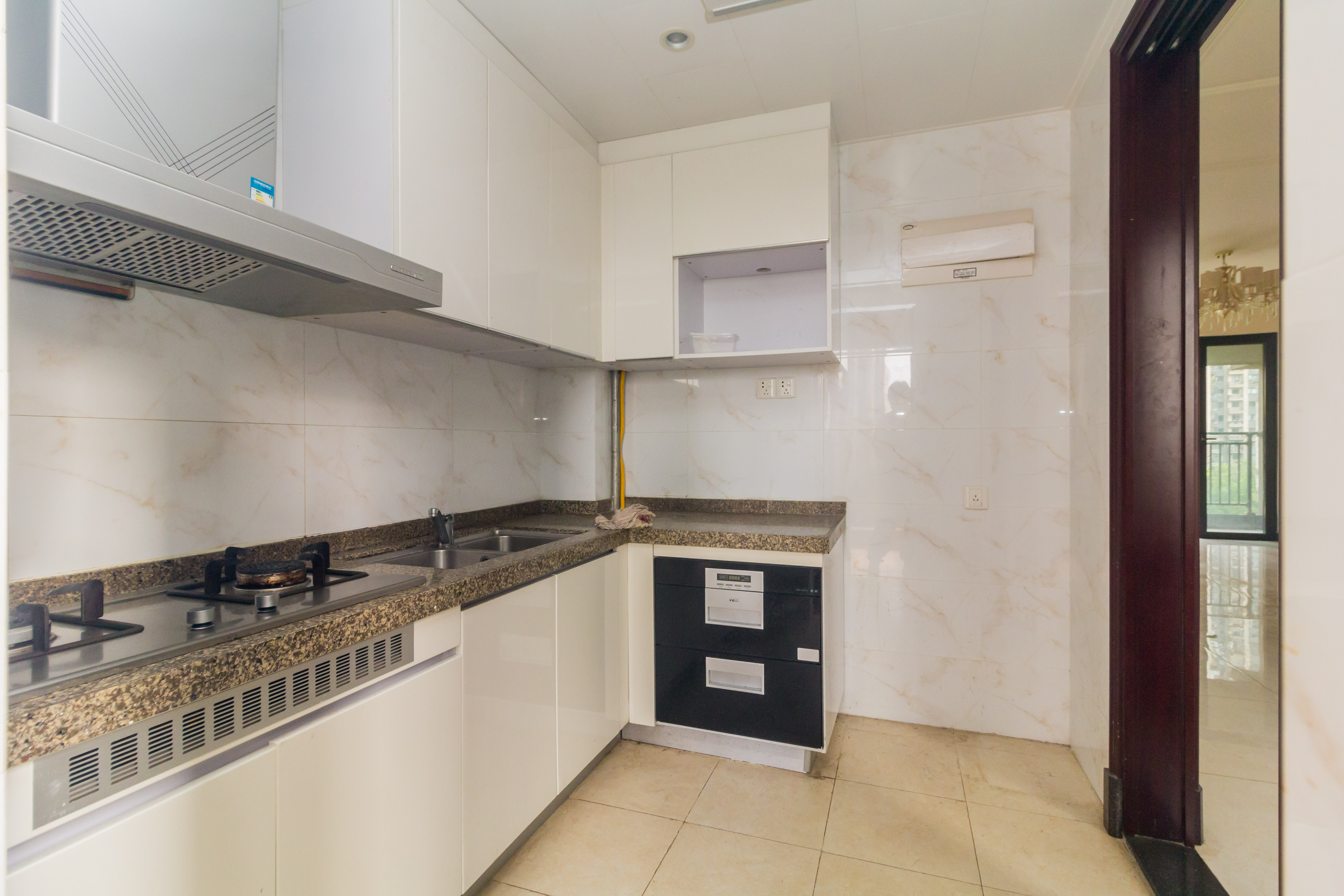 恒大江湾  3室2厅2卫   105.00万 恒大江湾  3室2厅2卫   105.00万厨房