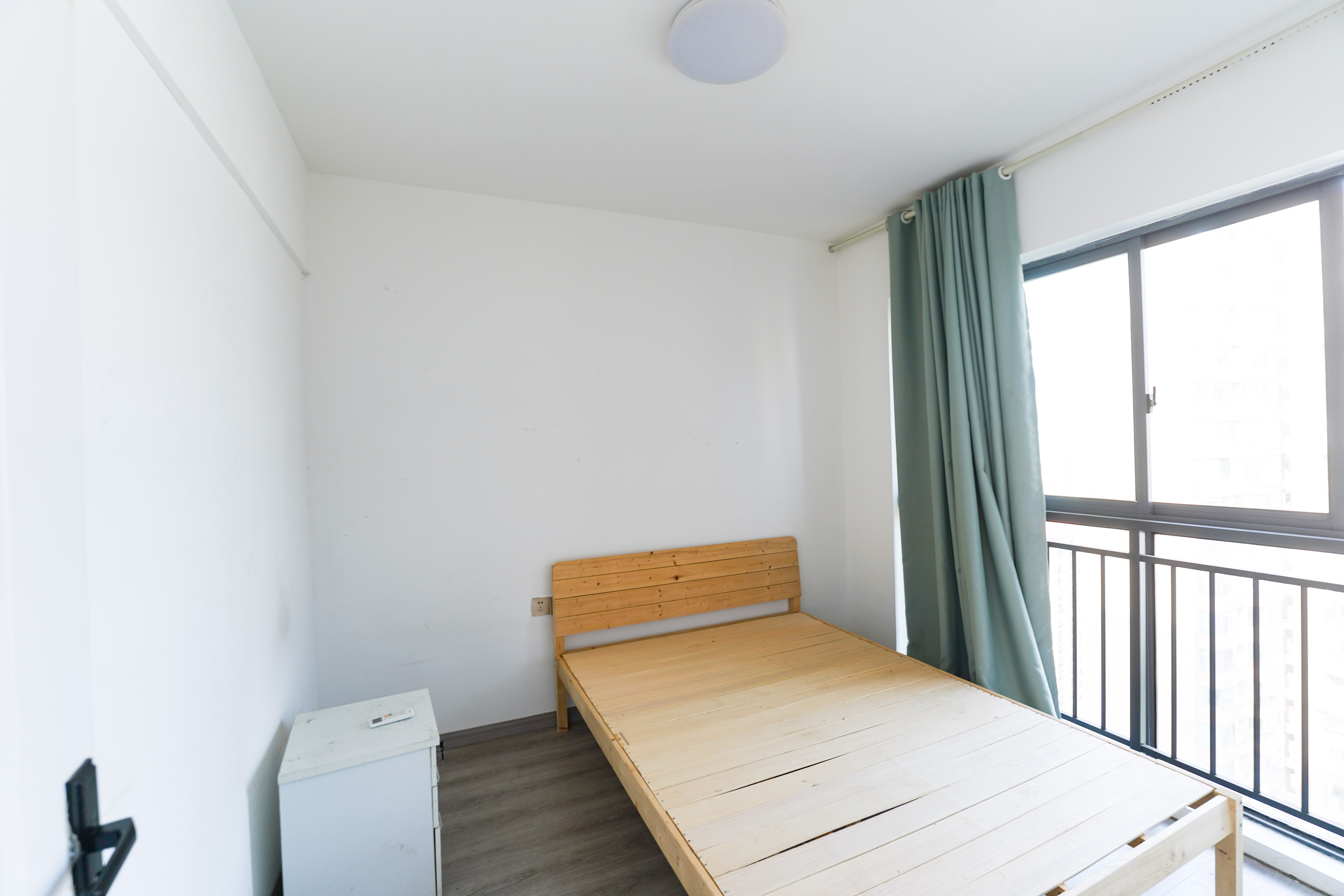 富春山  3室2厅2卫   90.00万卧室