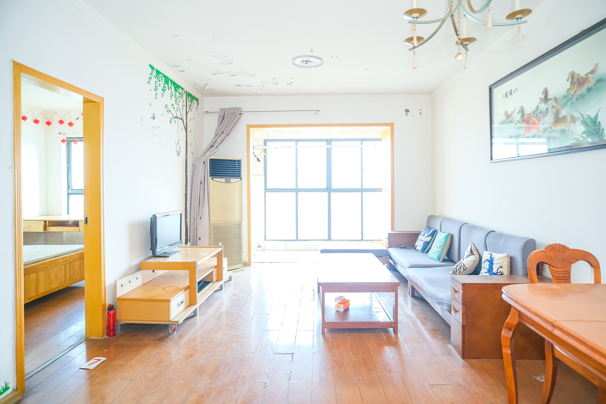 三一街区 3室2厅1卫 59.40万 三一街区 3室2厅1卫 59.40万客厅