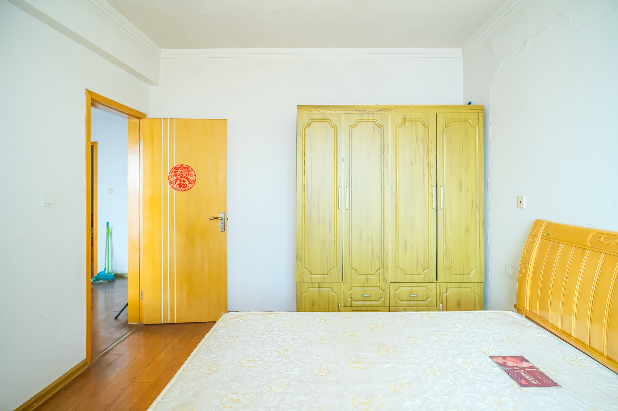 三一街区 3室2厅1卫 59.40万 三一街区 3室2厅1卫 59.40万卧室