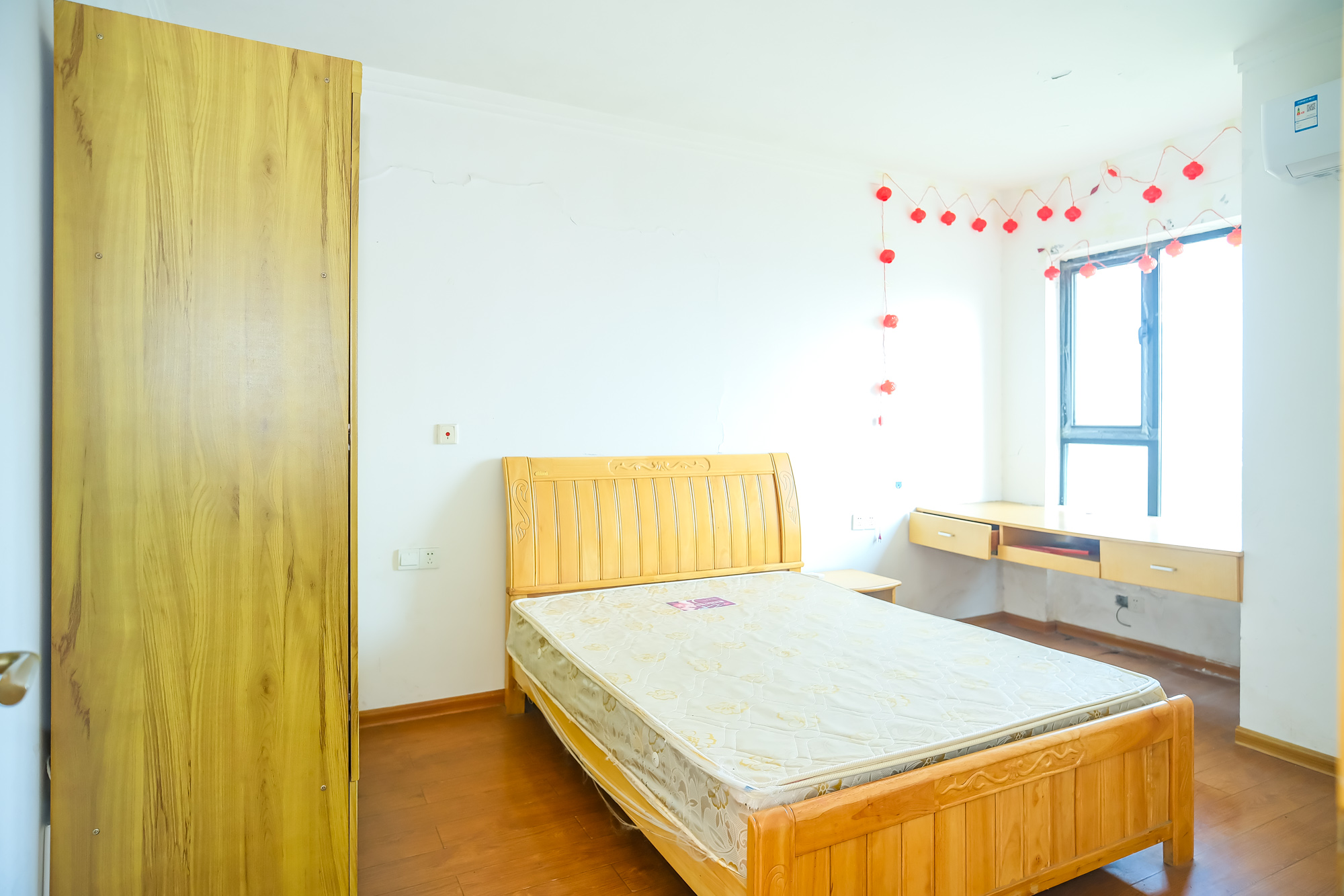 三一街区 3室2厅1卫 59.40万 三一街区 3室2厅1卫 59.40万卧室