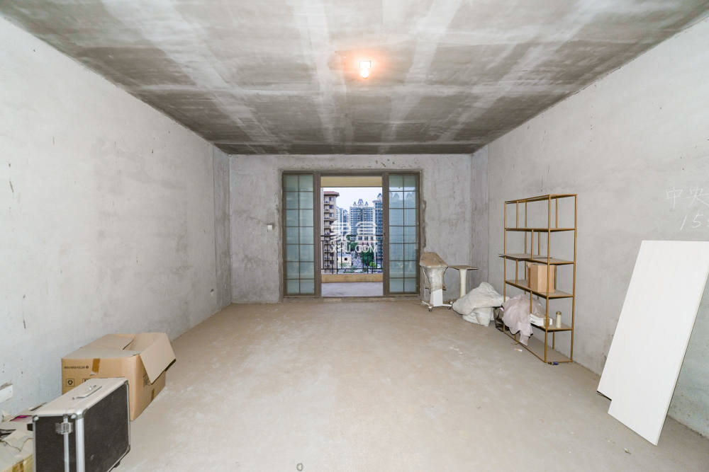 宏聚地中海  4室2厅1卫    150.0万