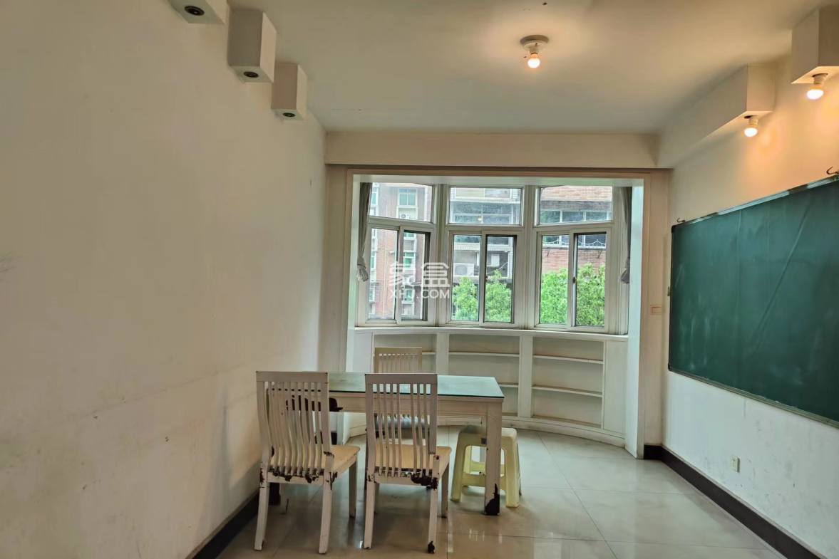 湘银小区  3室2厅2卫   72.00万 湘银小区  3室2厅2卫   72.00万室内图