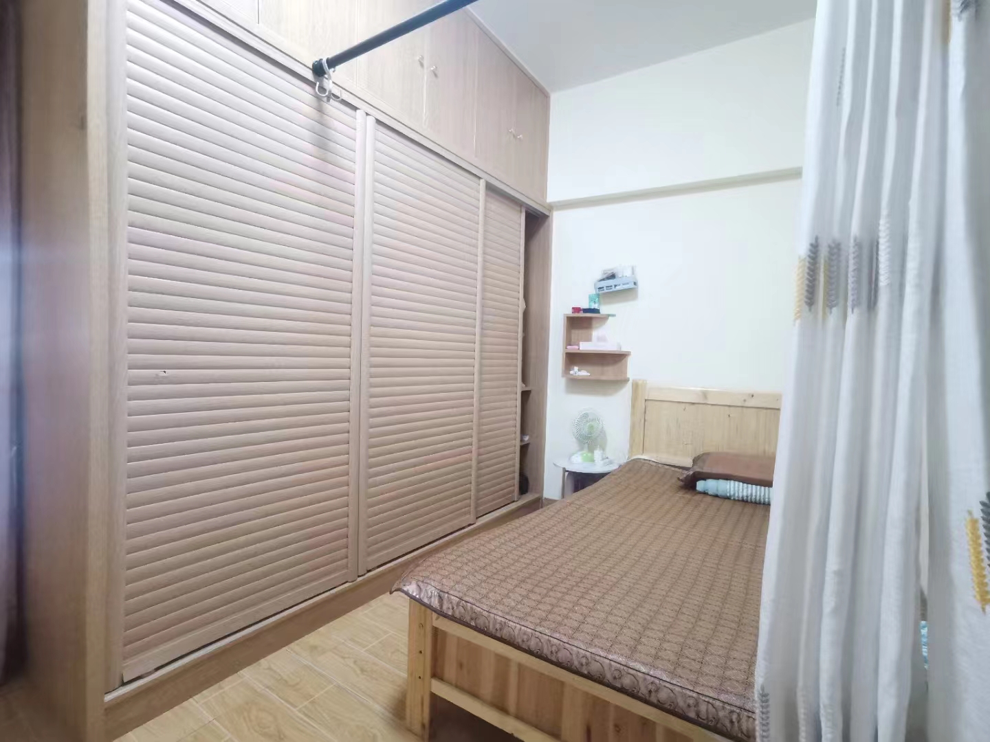 建鑫二期  2室1厅1卫    25.8万客厅