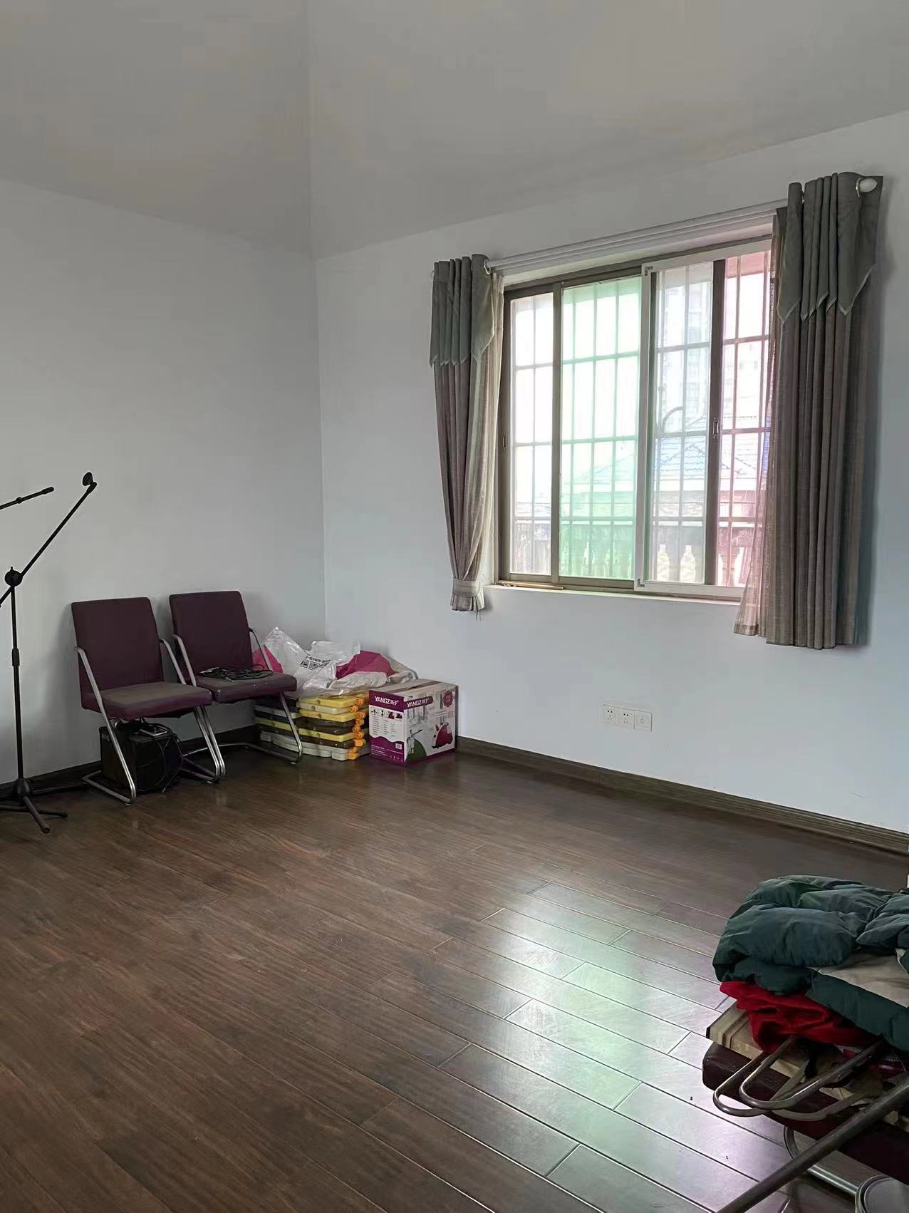 丽江花苑  3室2厅3卫    56.8万 丽江花苑  3室2厅3卫    56.8万客厅