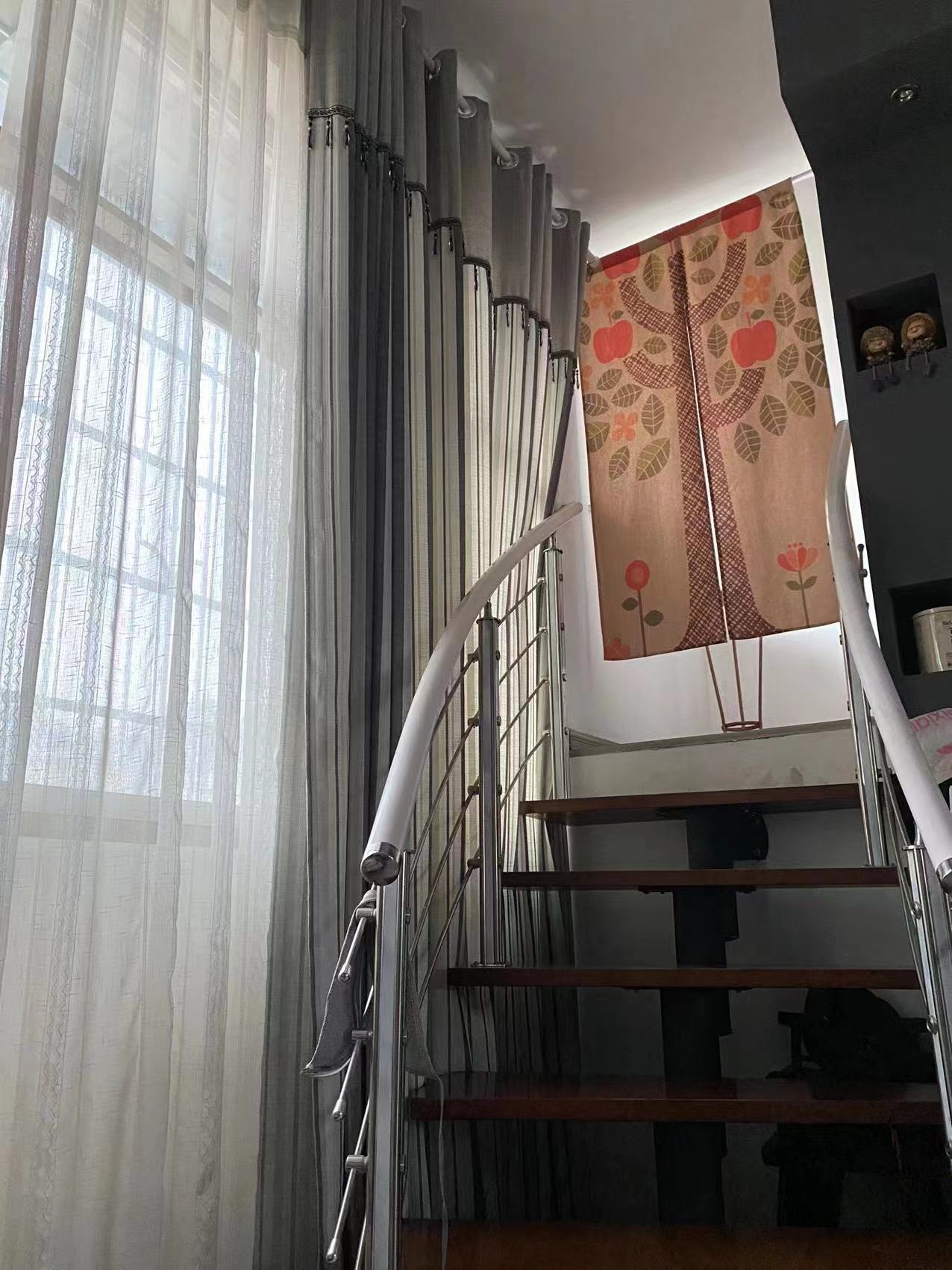 丽江花苑  3室2厅3卫   56.80万客厅