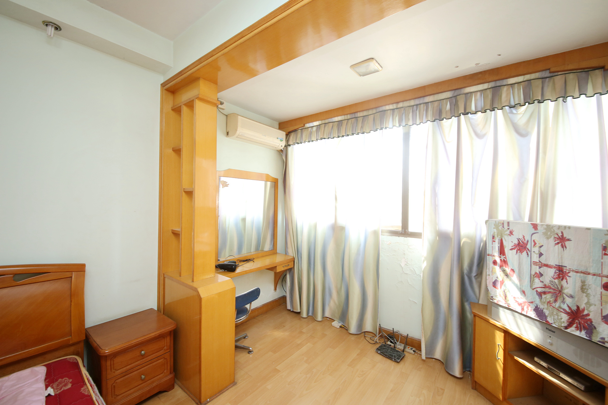向韶村  2室1厅1卫   58.00万卧室