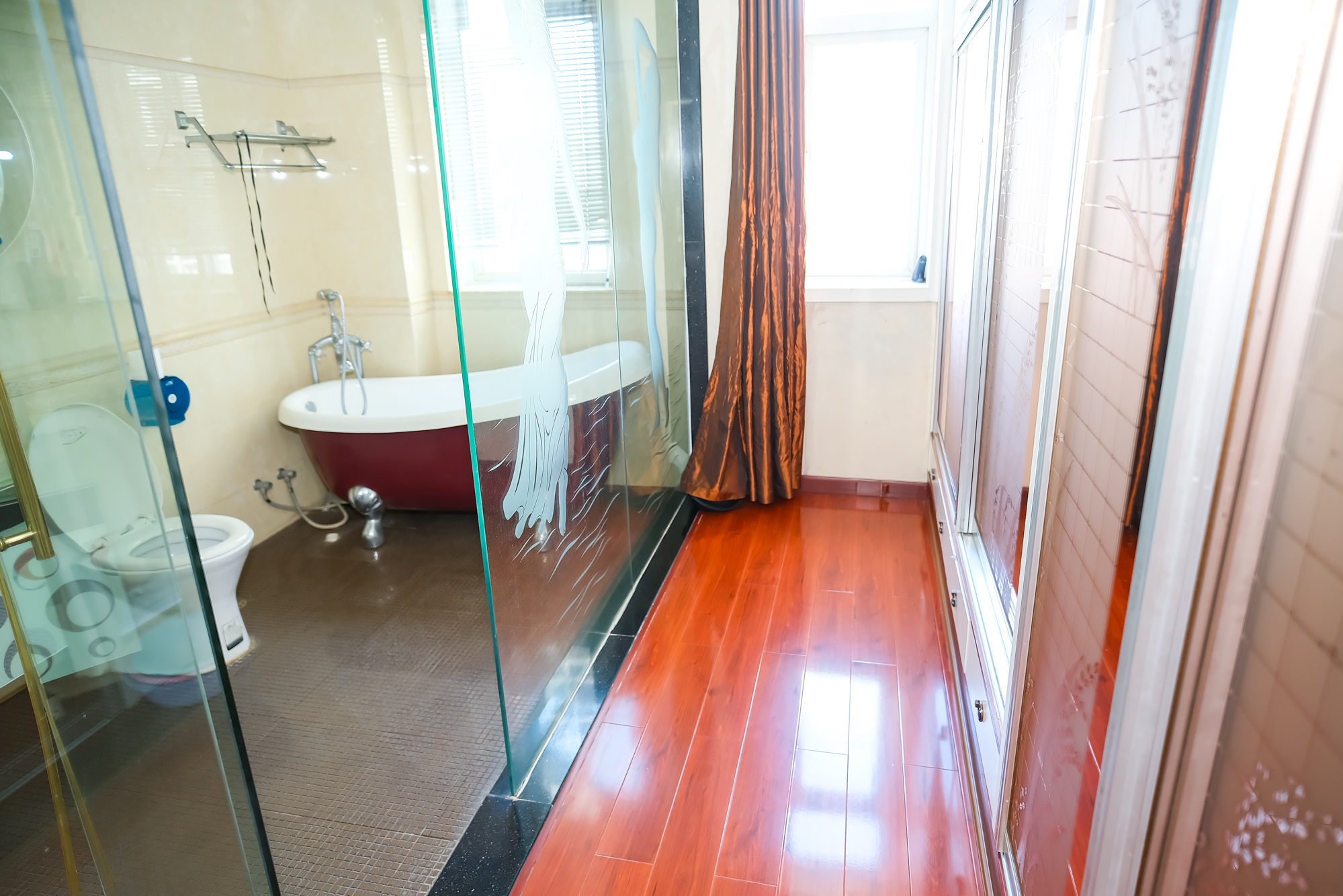 筑梦园  4室2厅2卫    110.0万卫生间