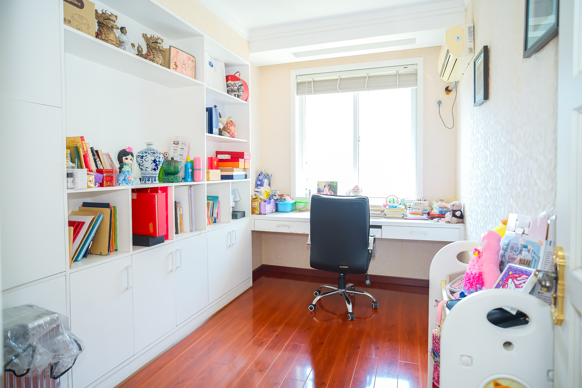 筑梦园  4室2厅2卫    110.0万卧室