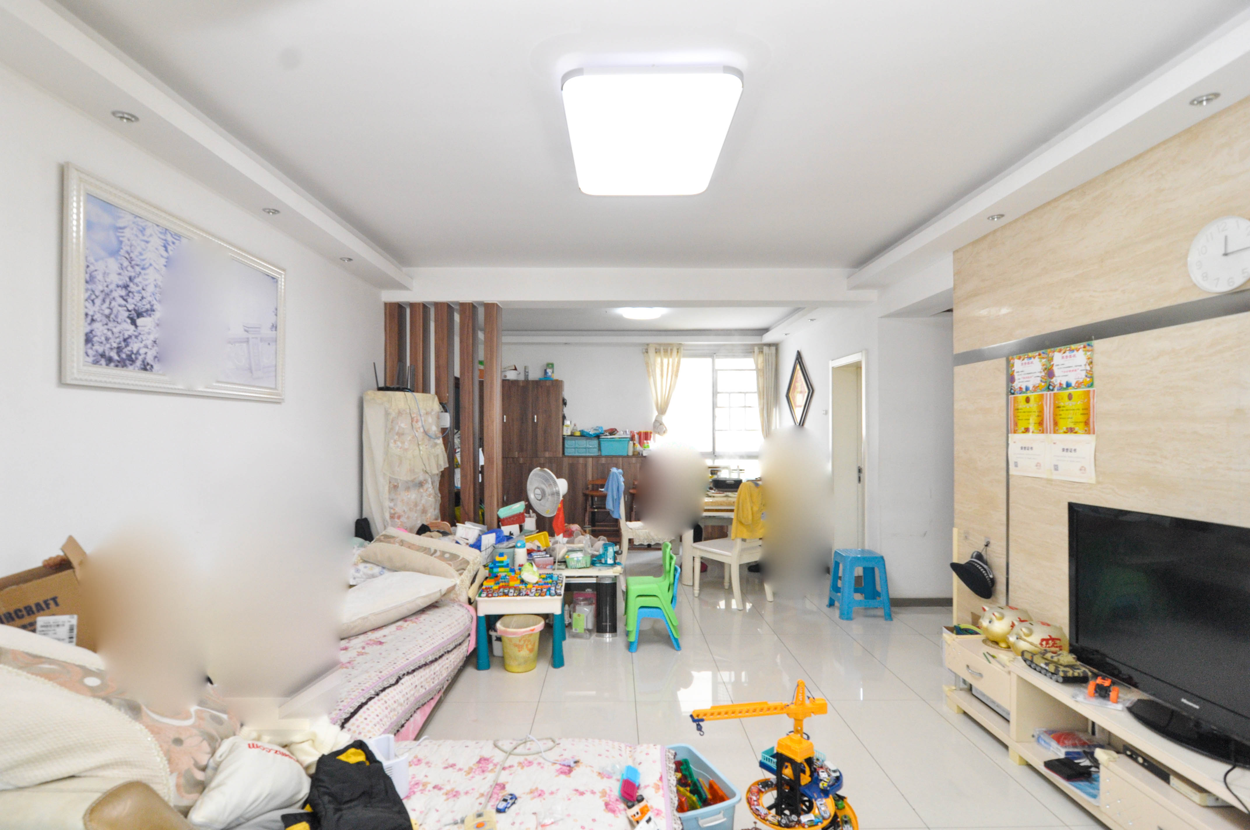 湘麓国际  3室2厅2卫    128.8万客厅