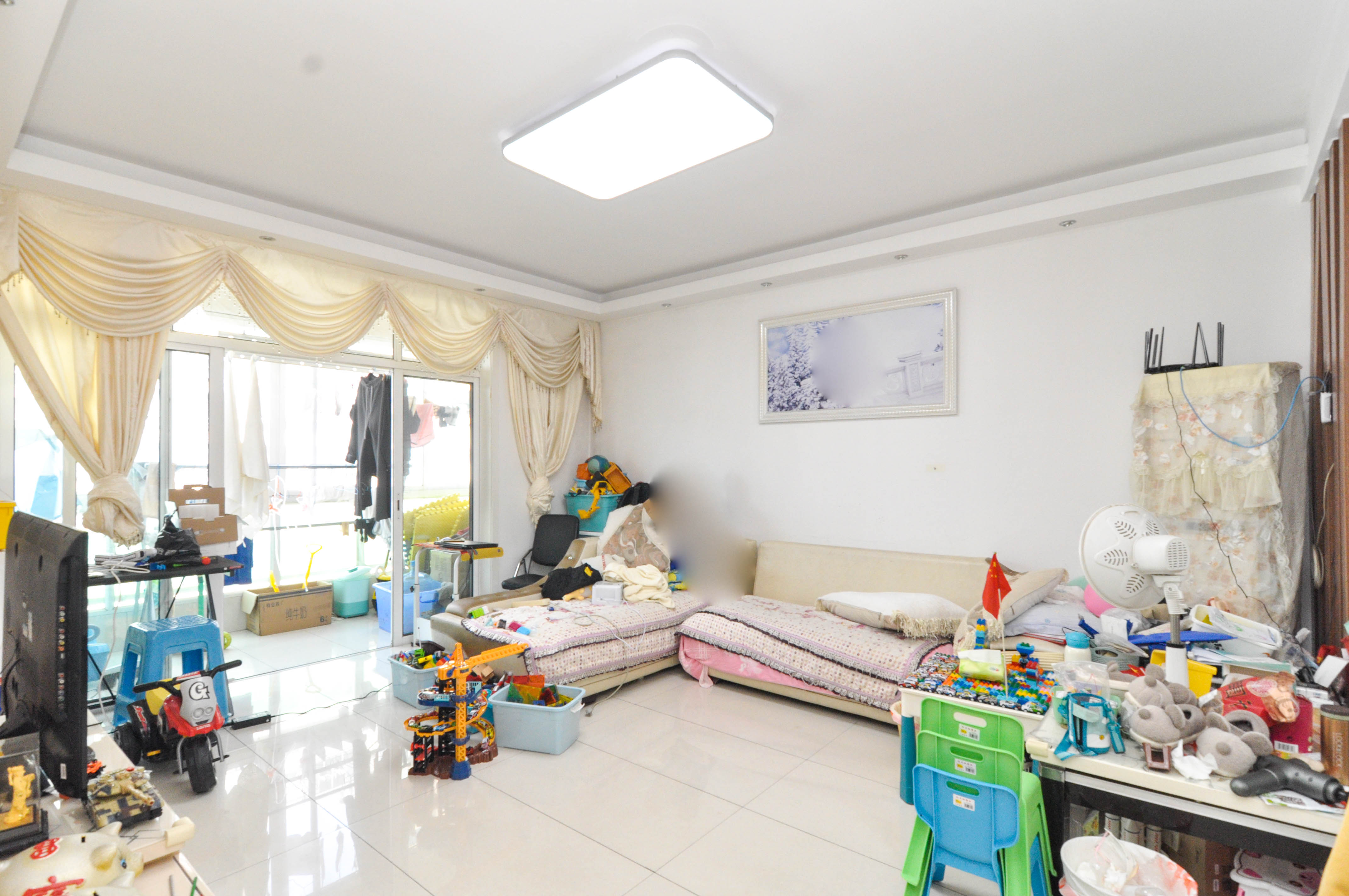 湘麓国际  3室2厅2卫    128.8万客厅