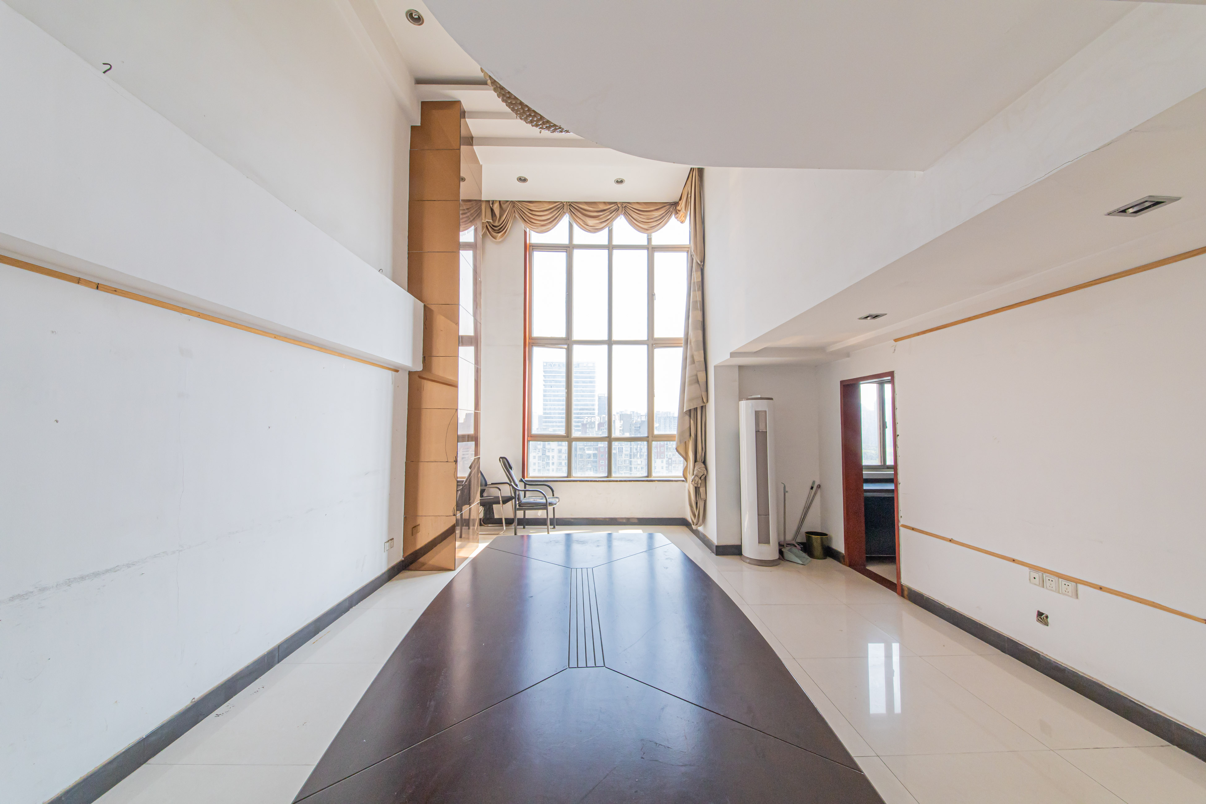 南国嘉苑  4室2厅1卫    112.68万客厅