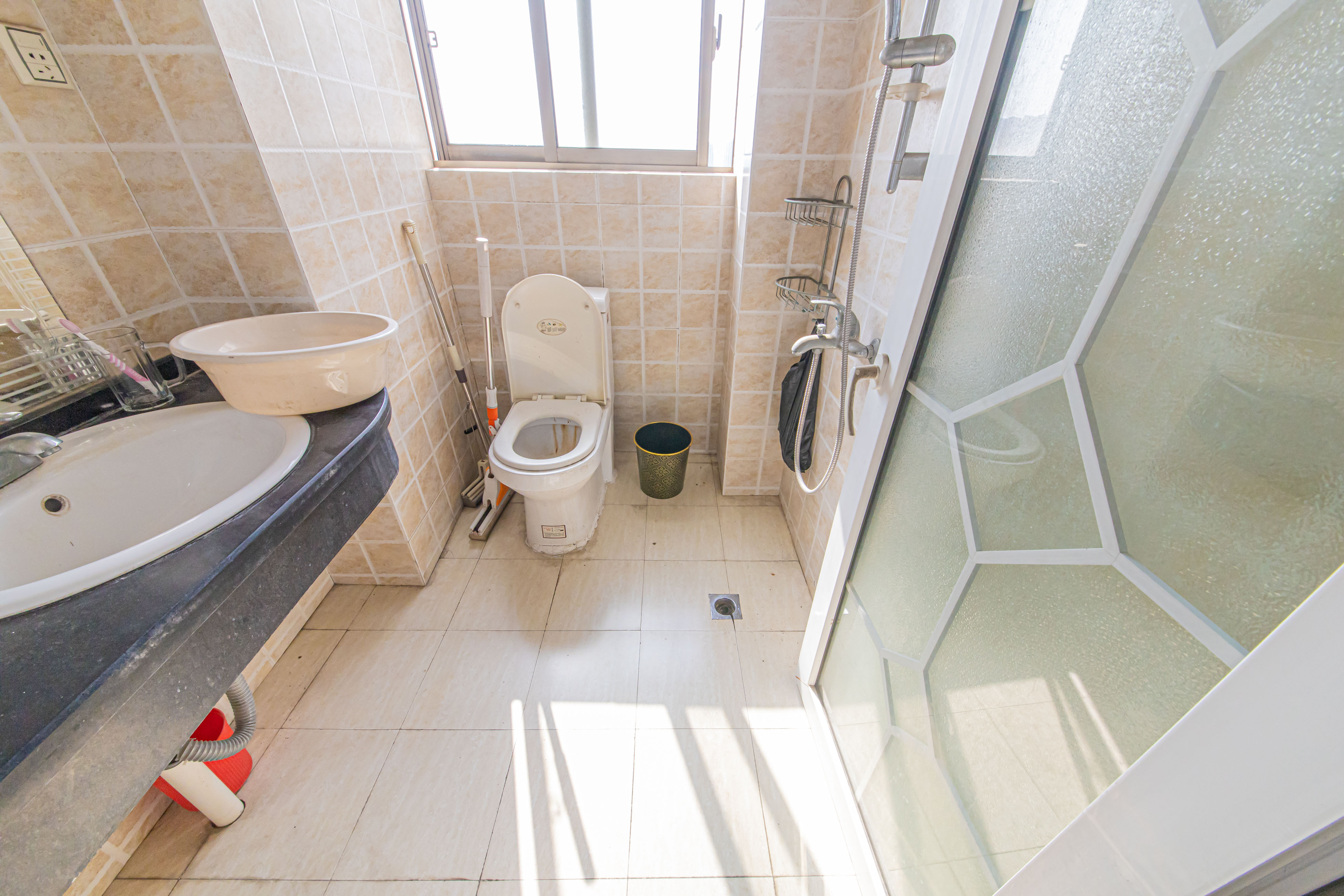 南国嘉苑  4室2厅1卫    112.68万卫生间