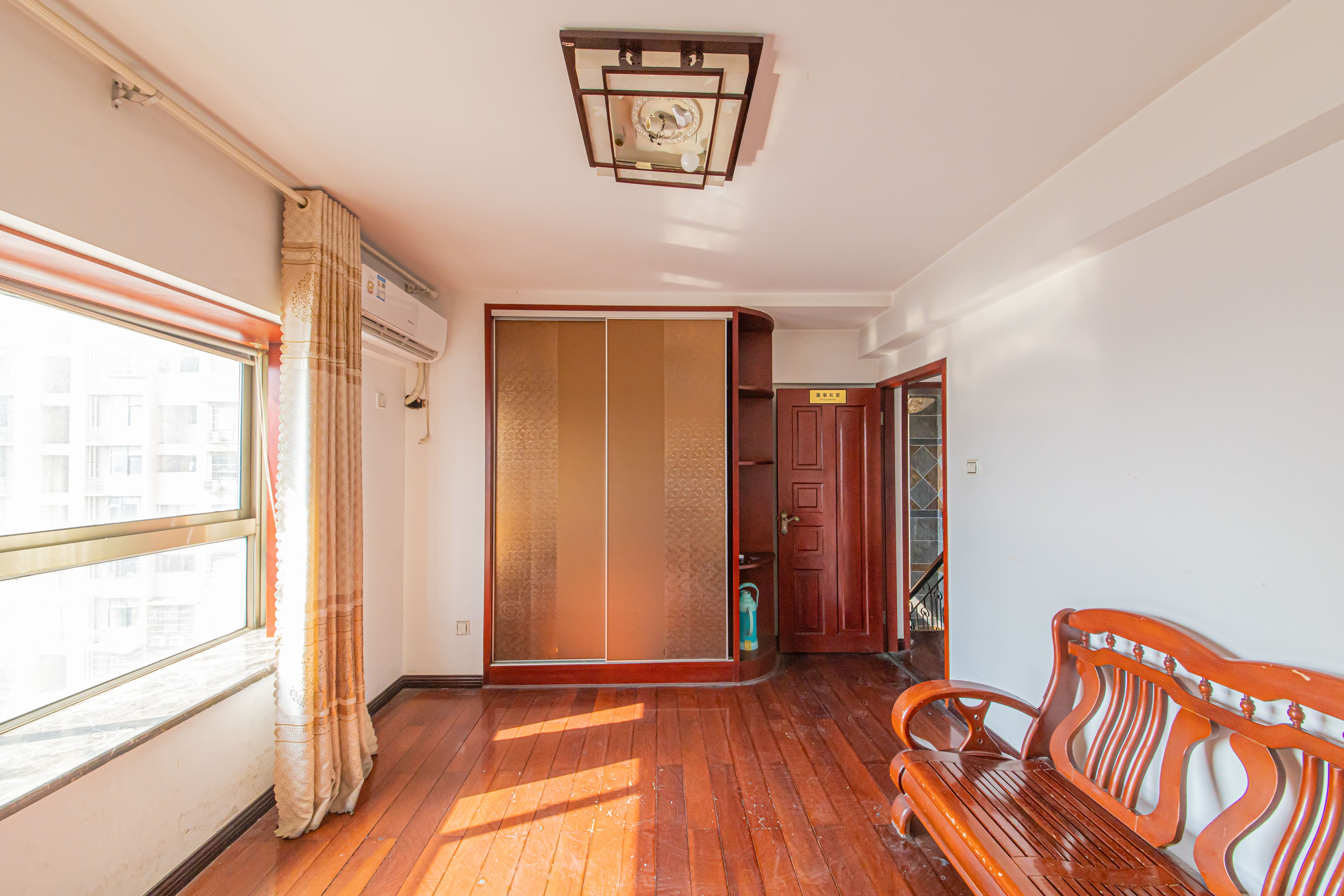 南国嘉苑  4室2厅1卫    112.68万卧室