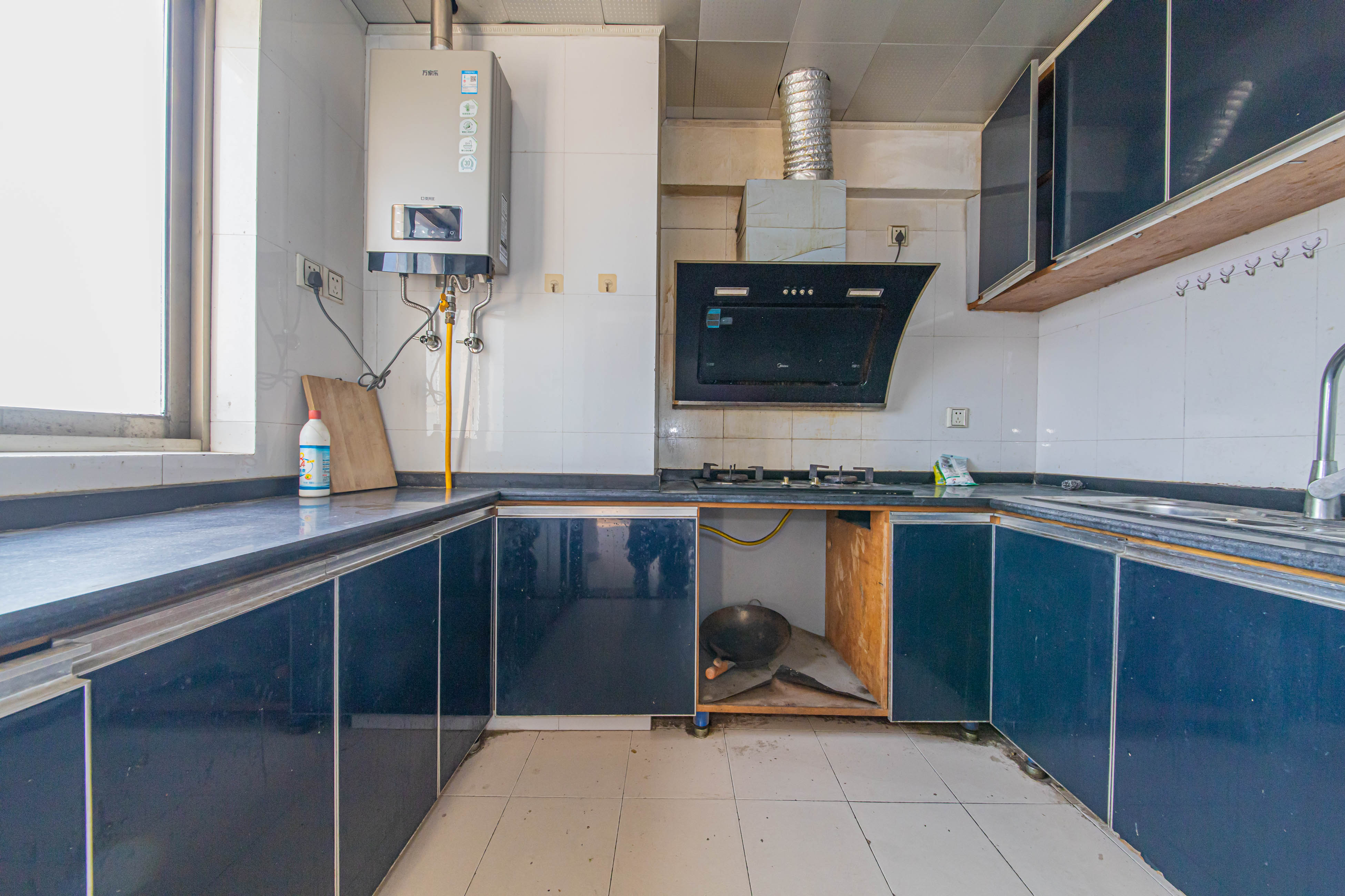 南国嘉苑  4室2厅1卫    112.68万厨房