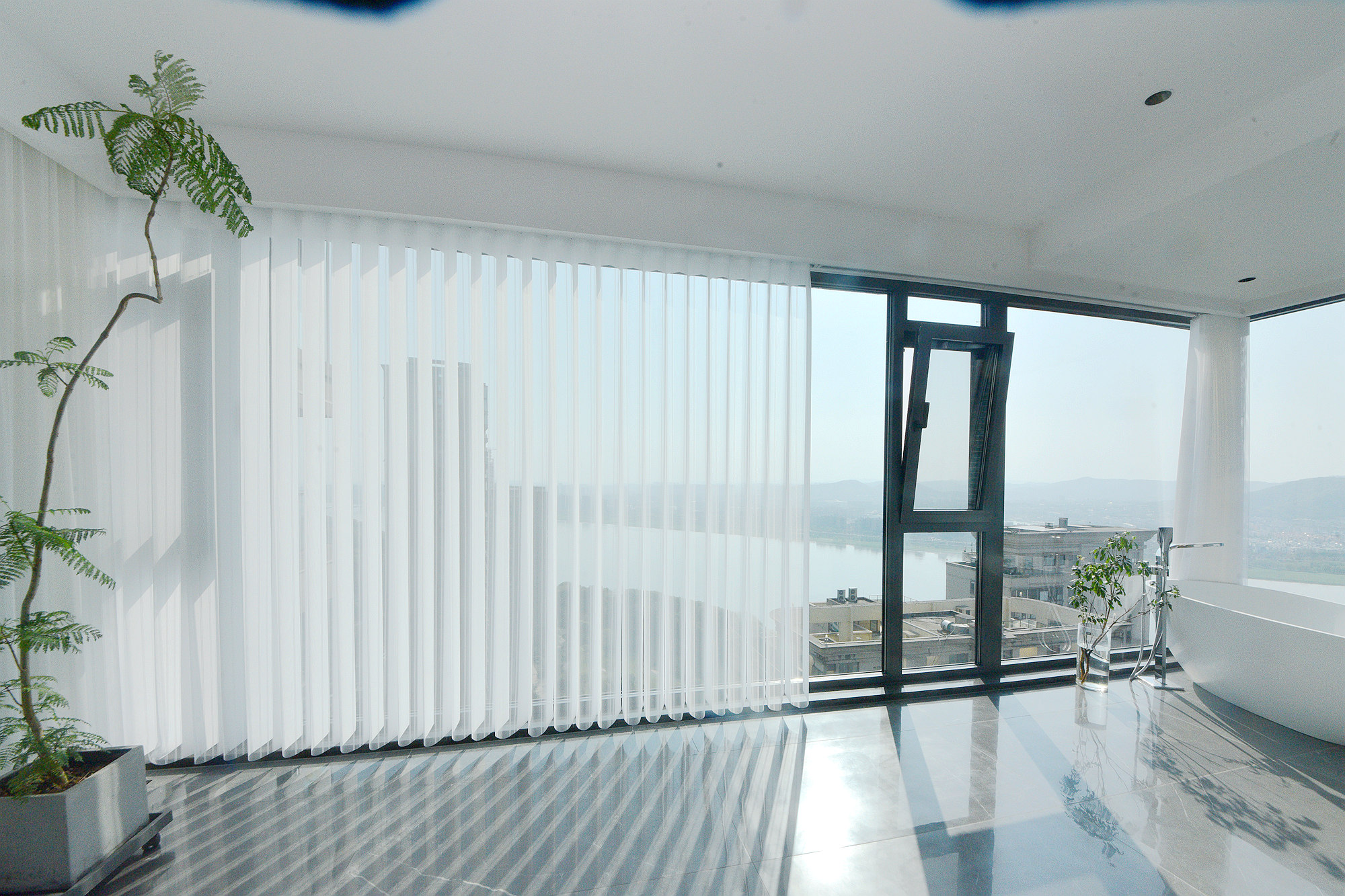 中建江山壹号  3室2厅2卫    697.8万阳台