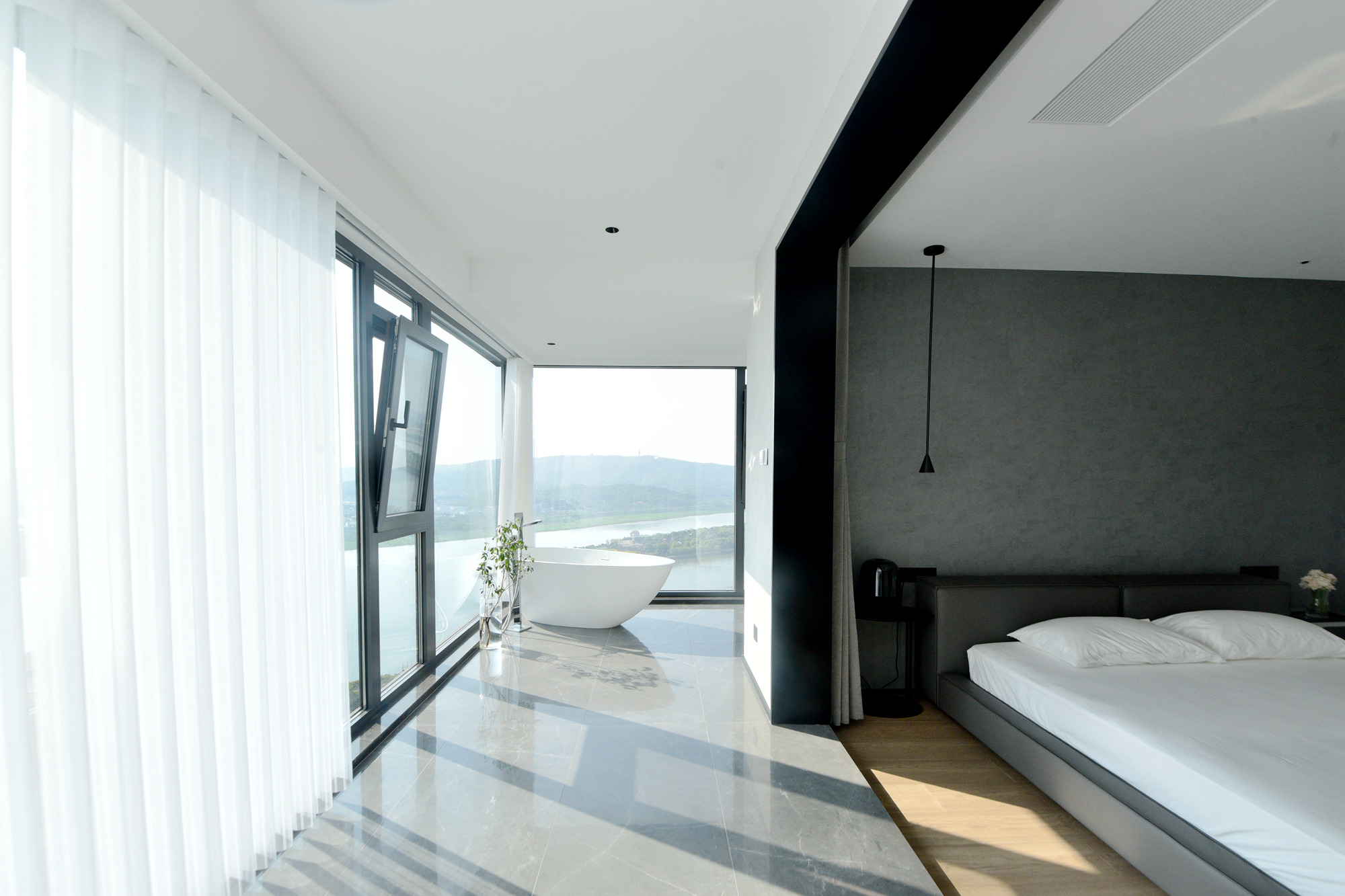 中建江山壹号  3室2厅2卫    697.8万阳台