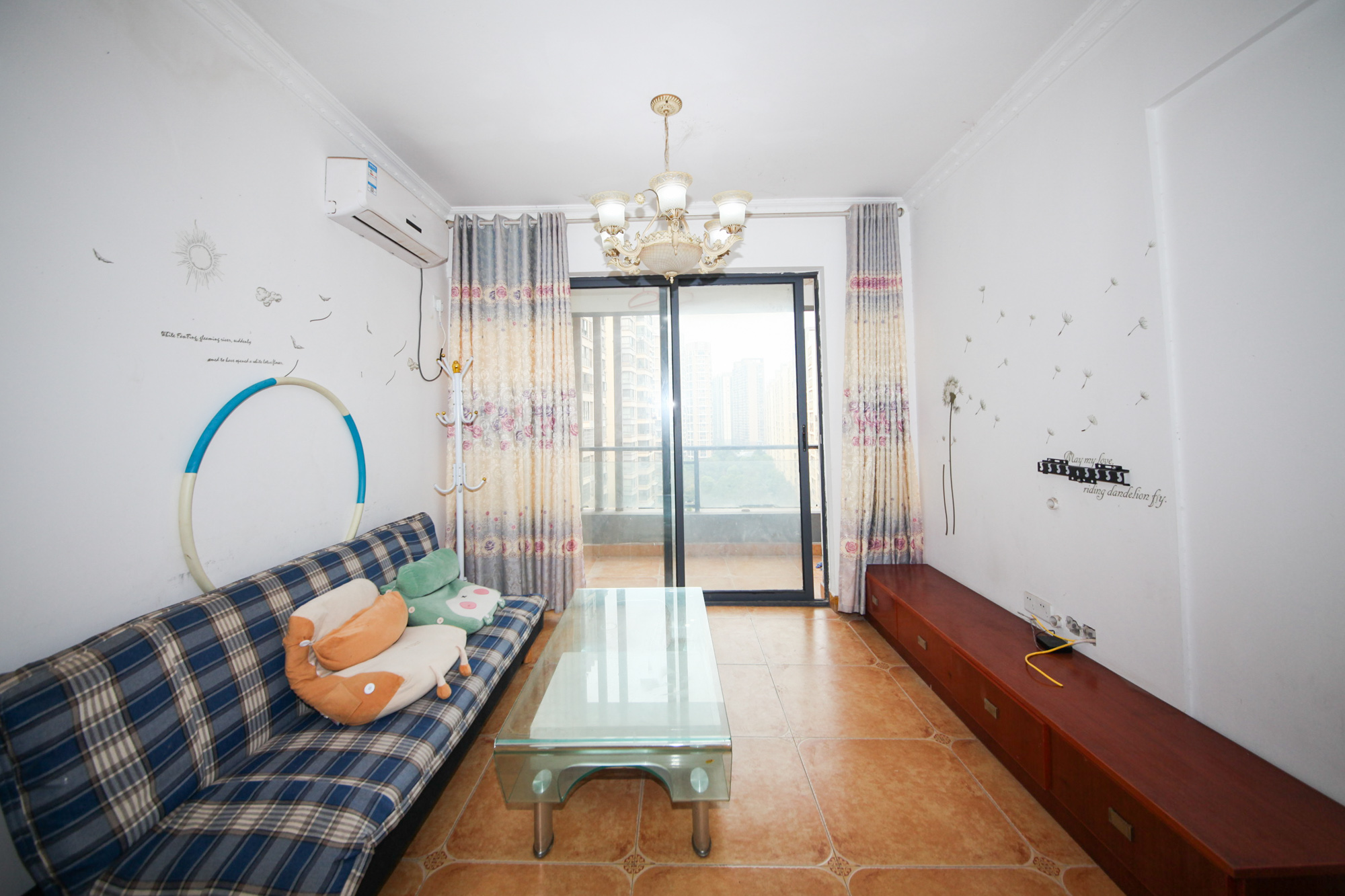 勤诚达新界 2室1厅2卫 50.30万 勤诚达新界 2室1厅2卫 50.30万客厅