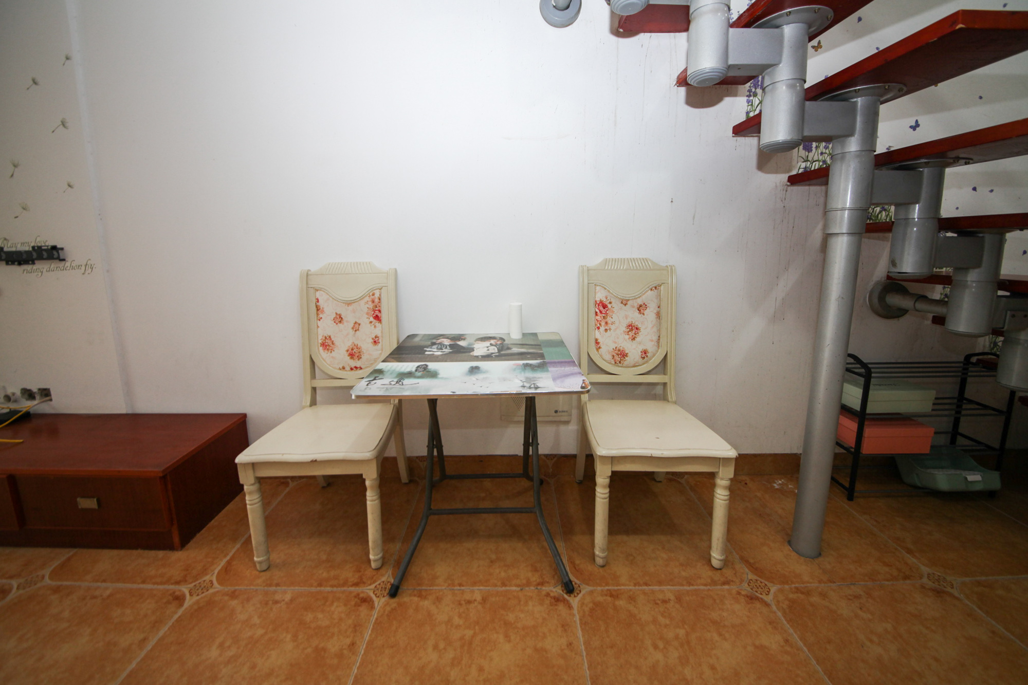 勤诚达新界 2室1厅2卫 50.30万 勤诚达新界 2室1厅2卫 50.30万客厅