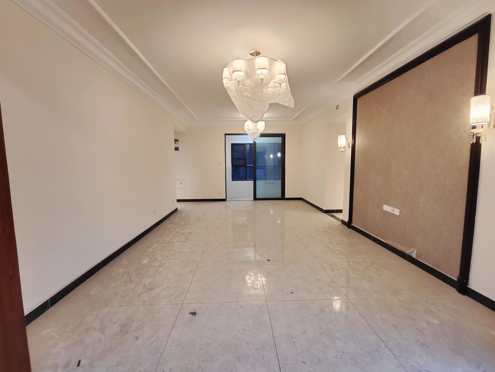 恒大华府  4室2厅2卫   86.80万 恒大华府  4室2厅2卫   86.80万室内图