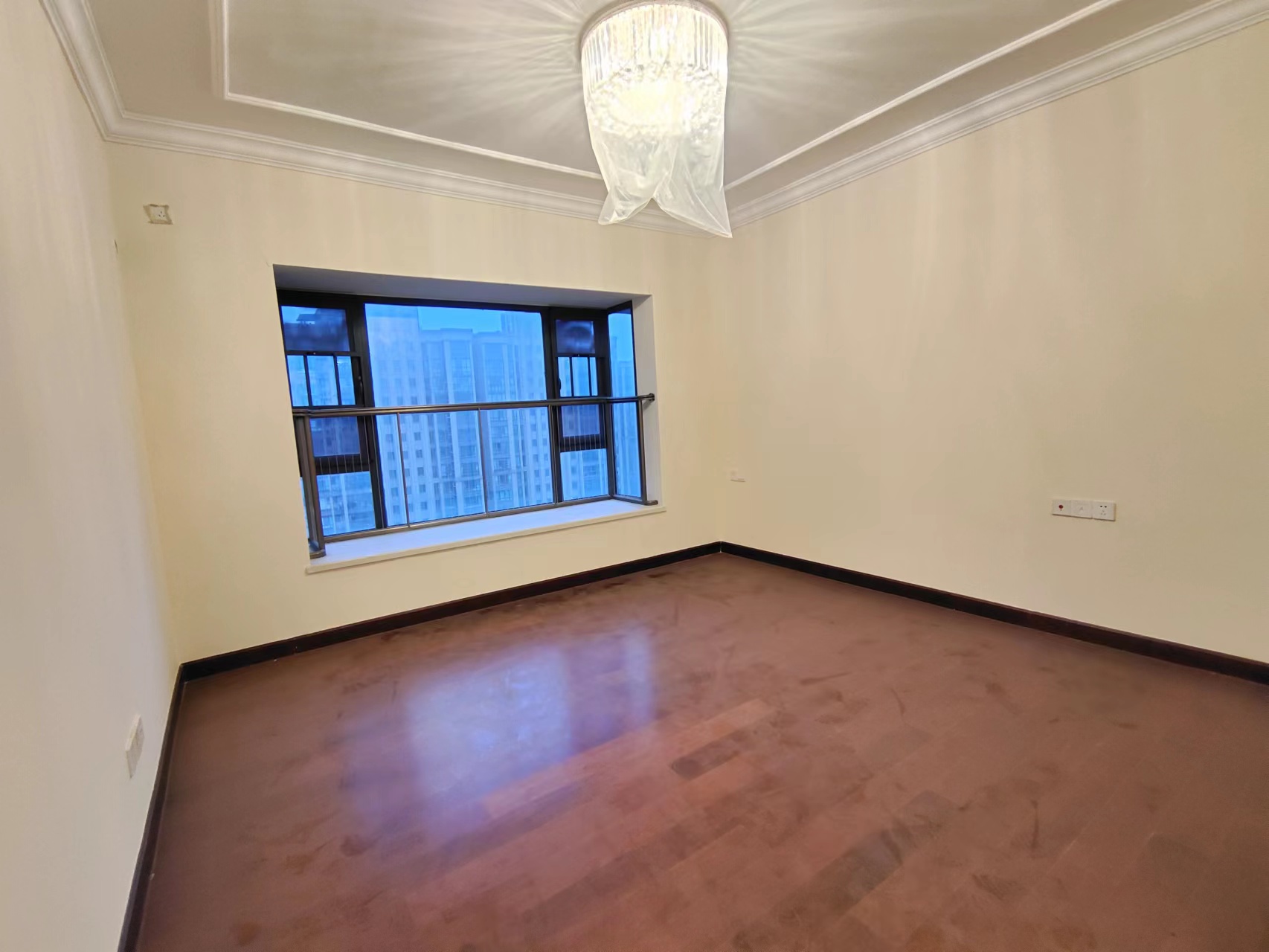 恒大华府  4室2厅2卫   86.80万 恒大华府  4室2厅2卫   86.80万室内图