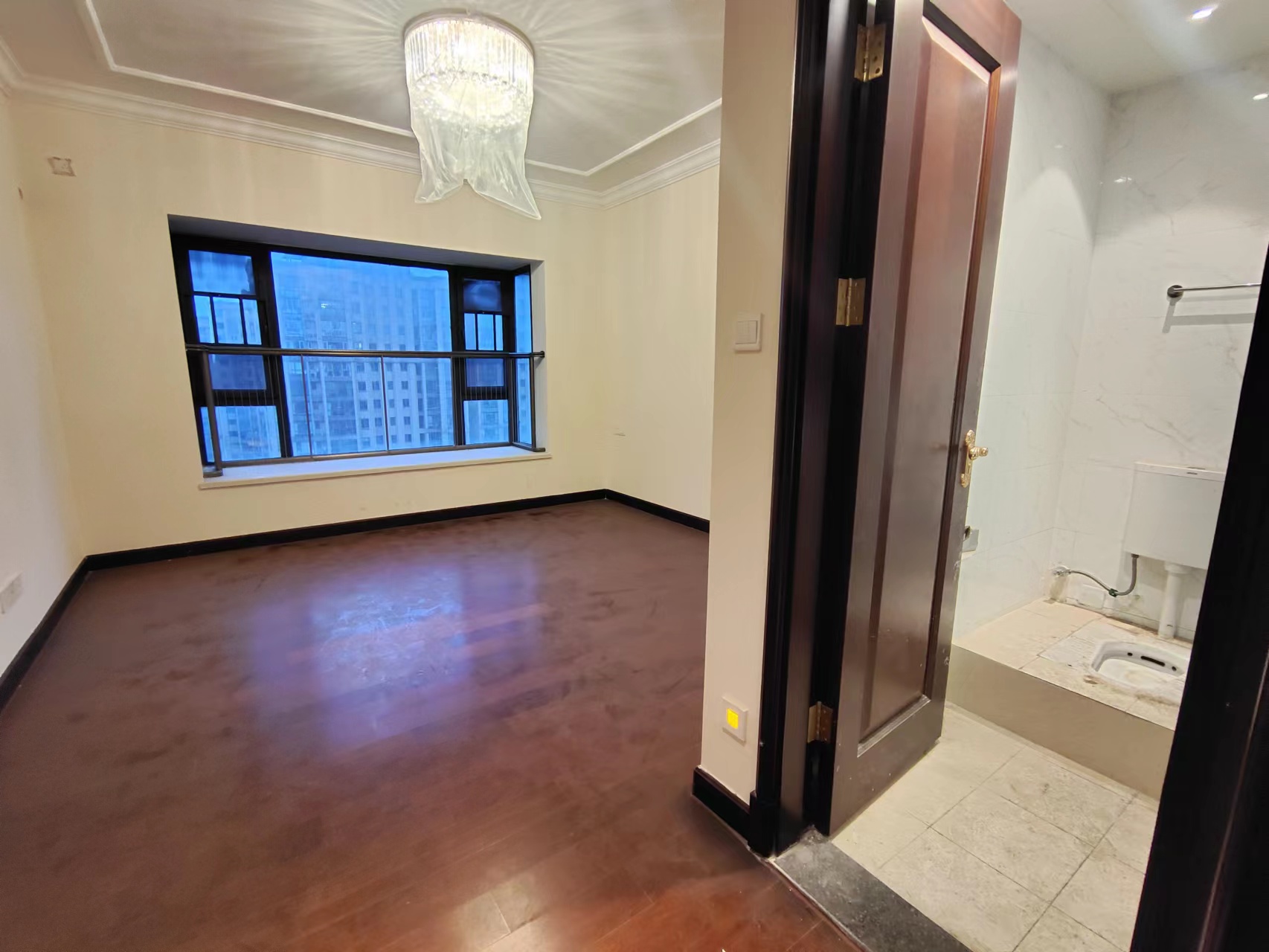 恒大华府  4室2厅2卫   86.80万 恒大华府  4室2厅2卫   86.80万室内图