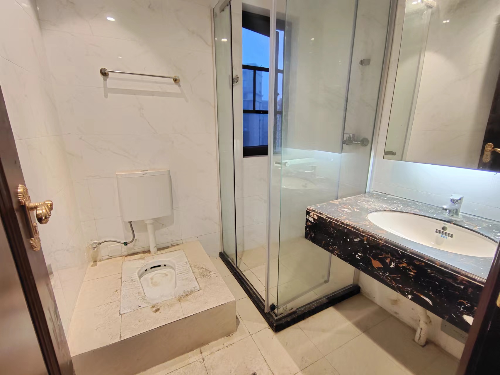 恒大华府  4室2厅2卫   86.80万 恒大华府  4室2厅2卫   86.80万室内图