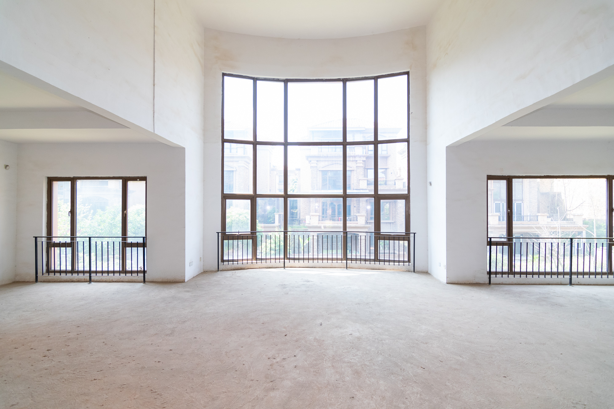 盈峰翠邸  7室3厅6卫   1080.00万 盈峰翠邸  7室3厅6卫   1080.00万客厅