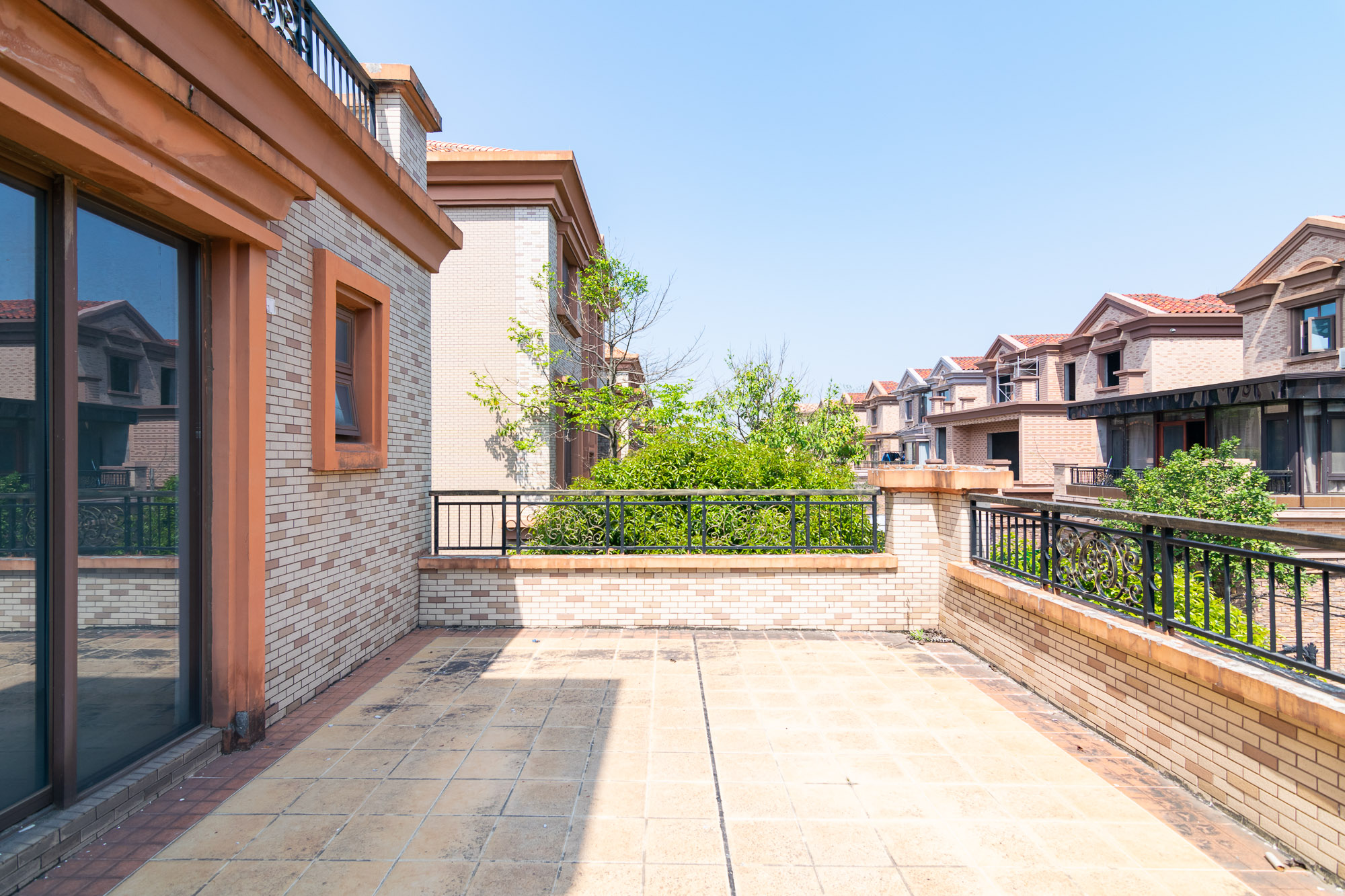 盈峰翠邸  7室3厅6卫   1080.00万 盈峰翠邸  7室3厅6卫   1080.00万阳台