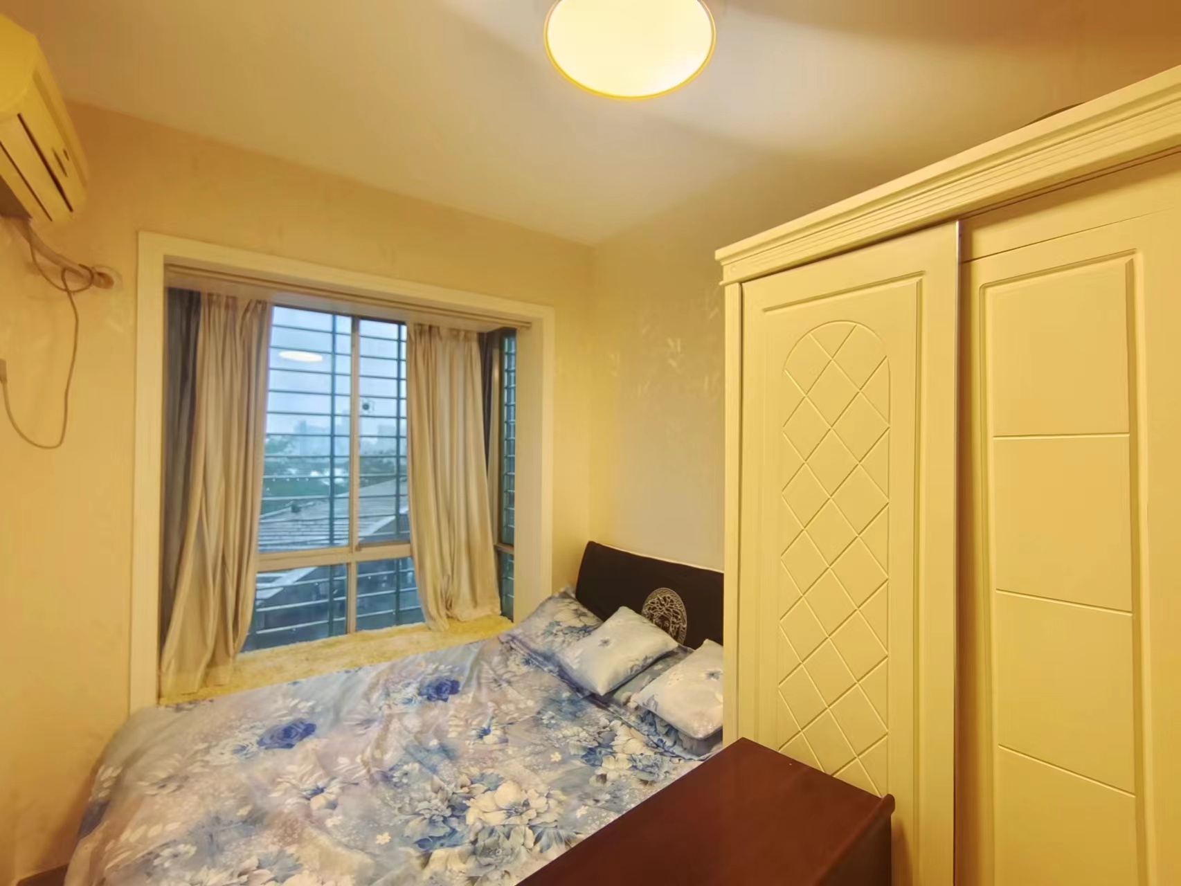 四季花园  4室2厅2卫   77.80万 四季花园  4室2厅2卫   77.80万室内图