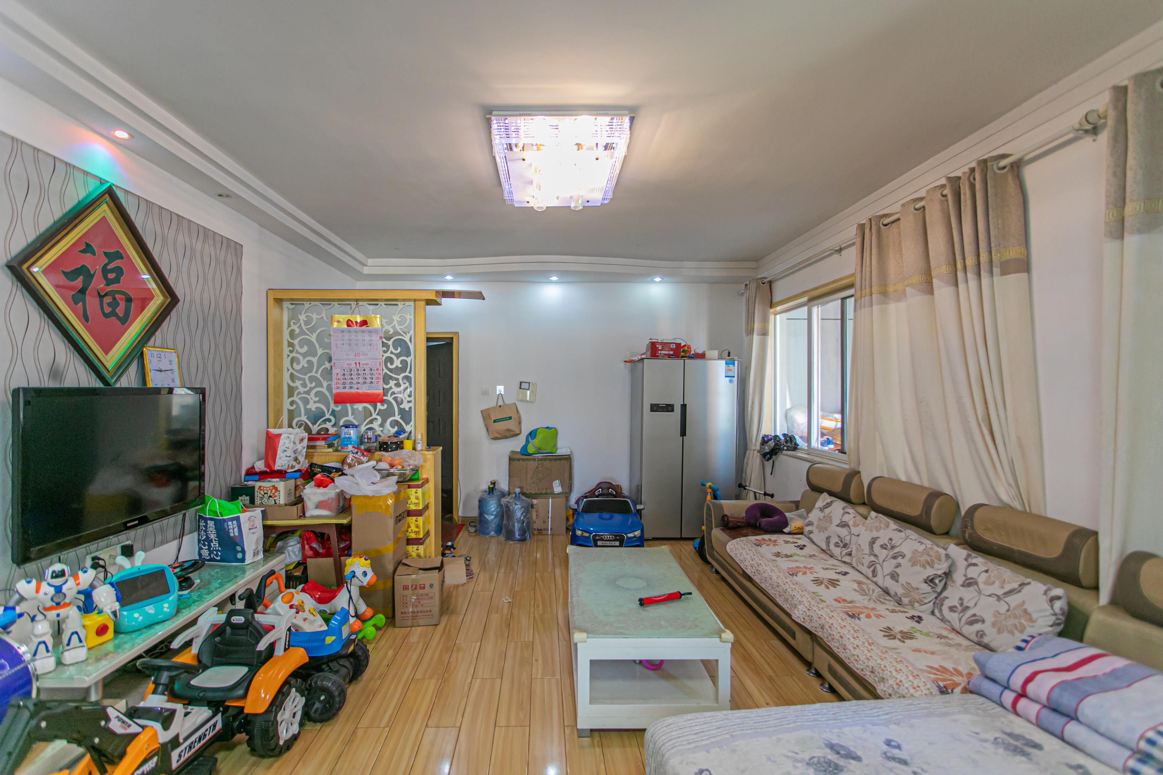 警苑星城  3室2厅1卫   90.00万 警苑星城  3室2厅1卫   90.00万客厅