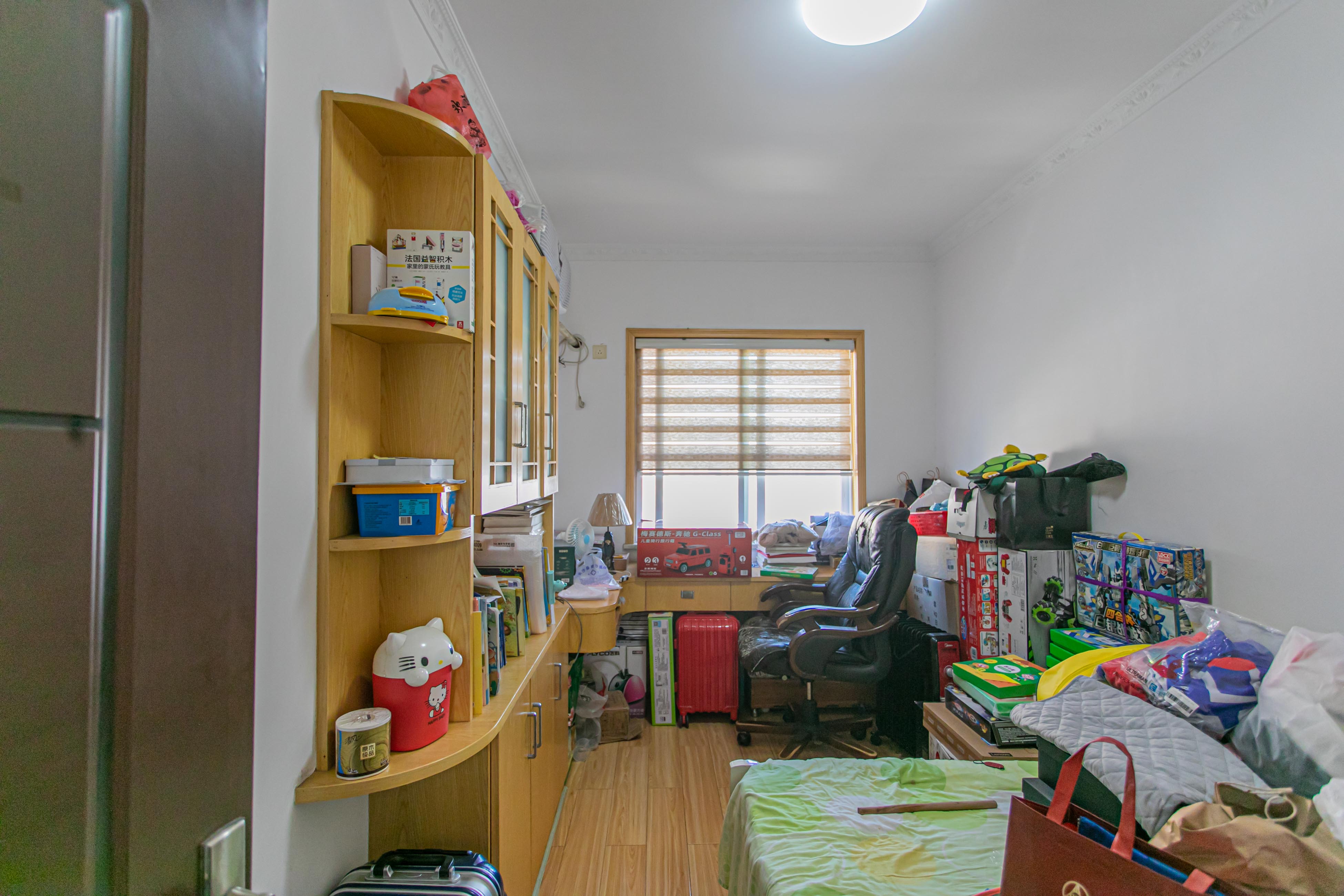 警苑星城  3室2厅1卫   90.00万 警苑星城  3室2厅1卫   90.00万卧室