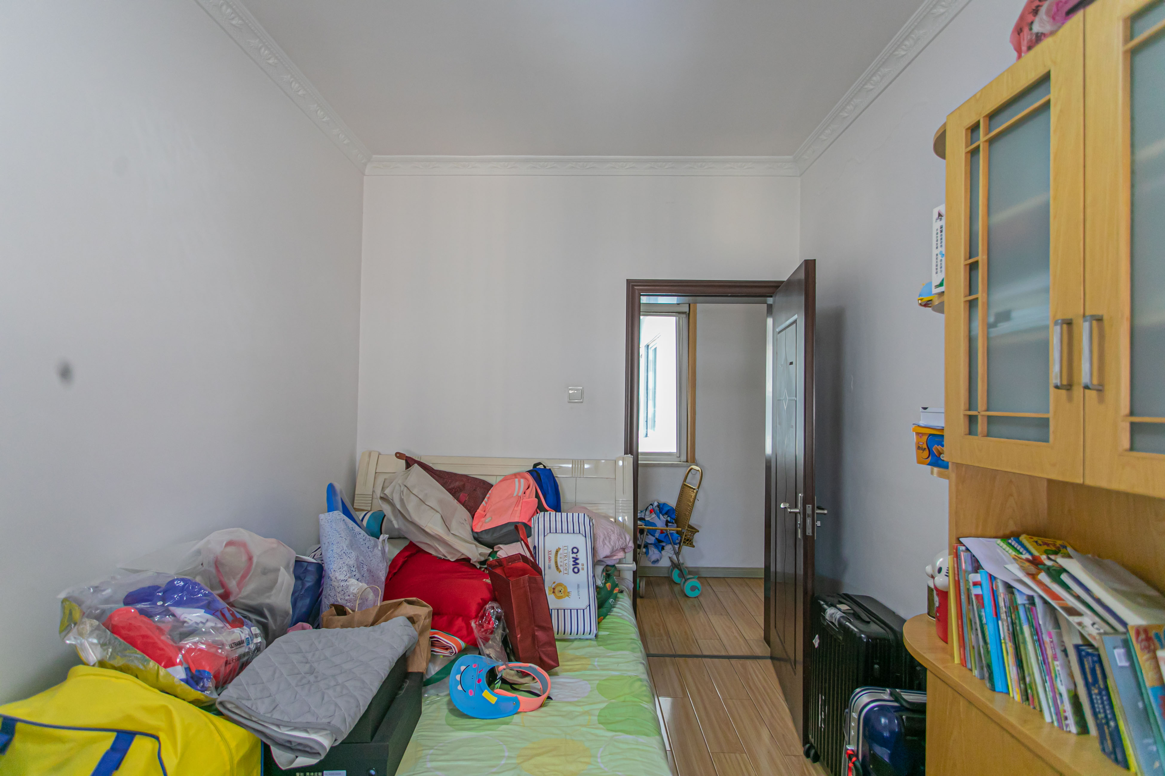 警苑星城  3室2厅1卫   90.00万 警苑星城  3室2厅1卫   90.00万卧室