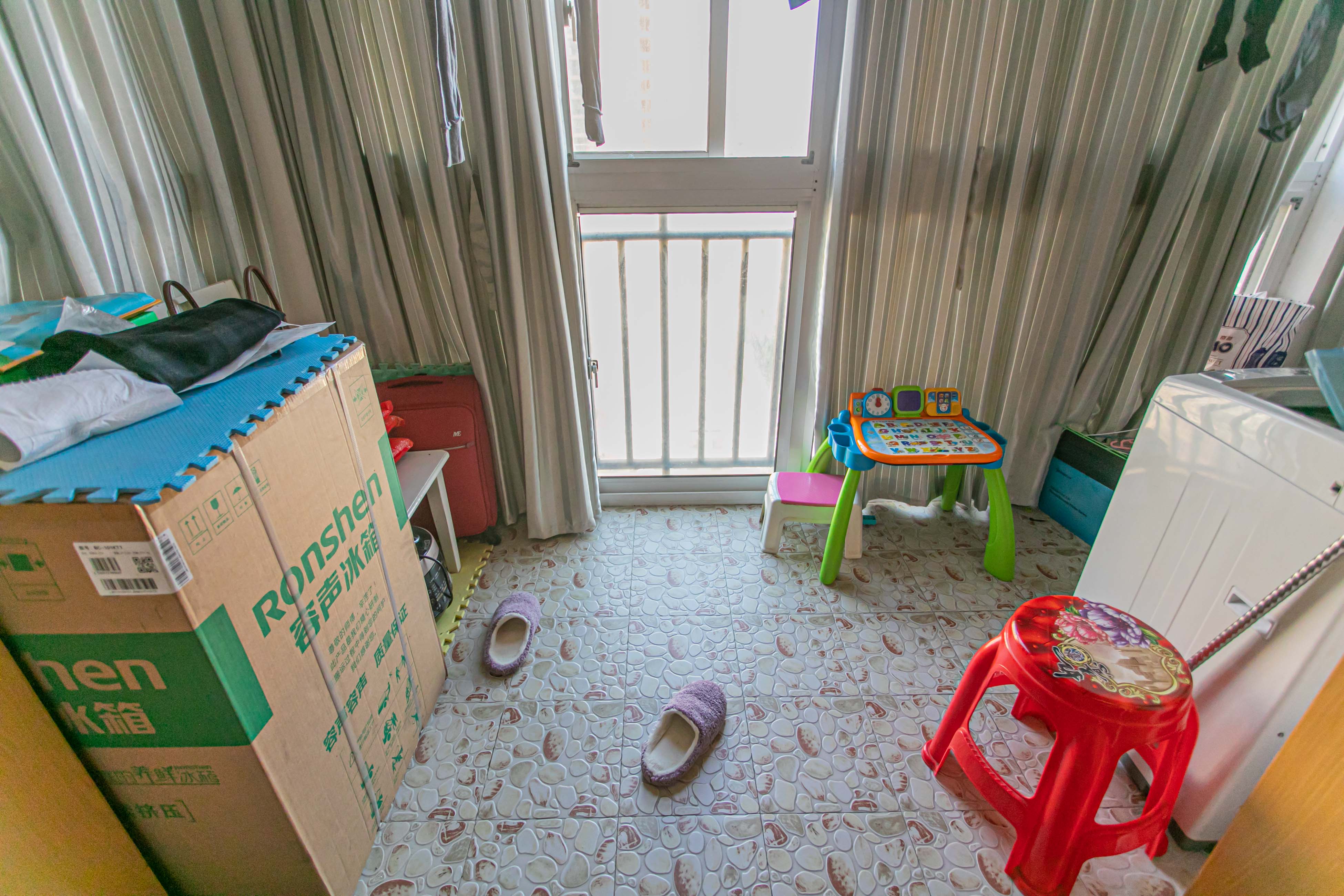 警苑星城  3室2厅1卫   90.00万 警苑星城  3室2厅1卫   90.00万阳台