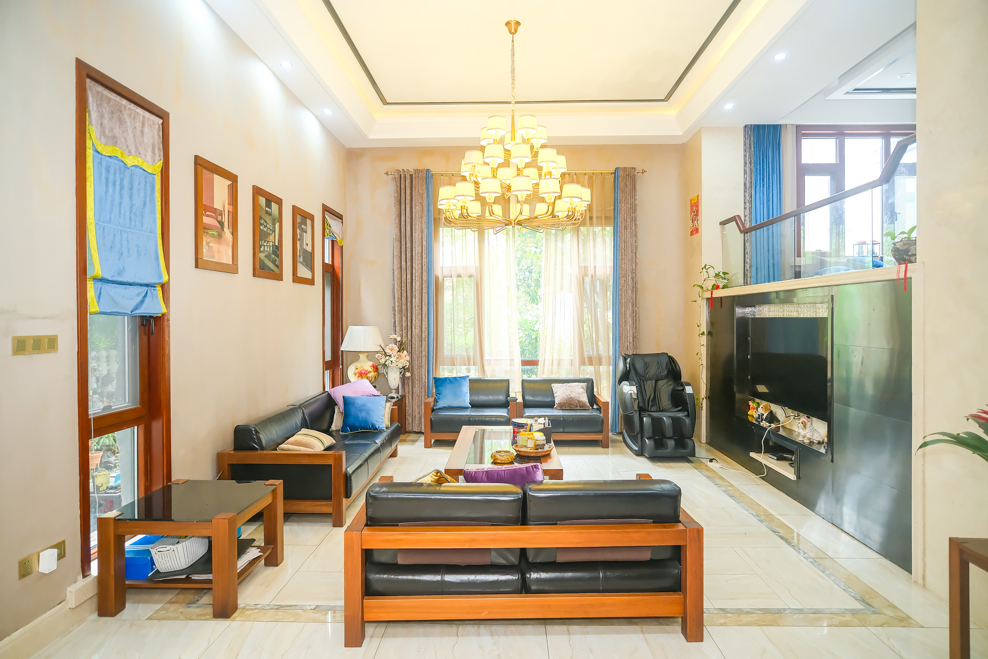 山水湾  8室5厅5卫   788.00万 山水湾  8室5厅5卫   788.00万客厅