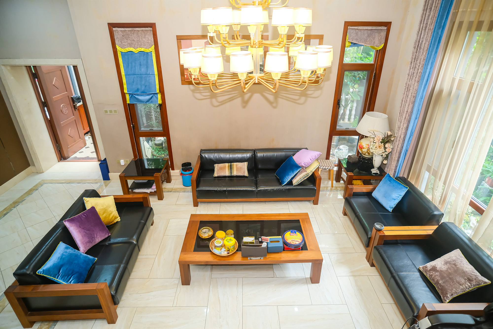 山水湾  8室5厅5卫   788.00万 山水湾  8室5厅5卫   788.00万客厅