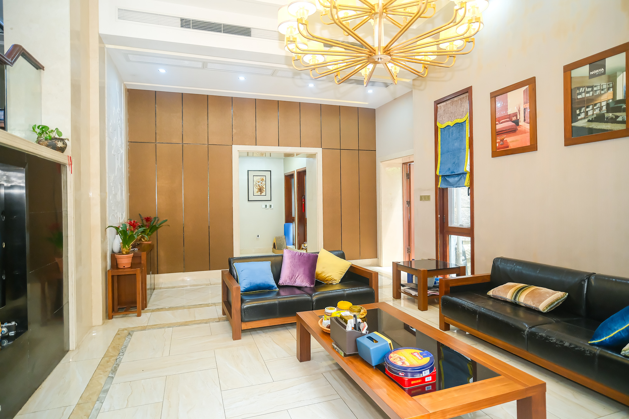 山水湾  8室5厅5卫   788.00万 山水湾  8室5厅5卫   788.00万客厅