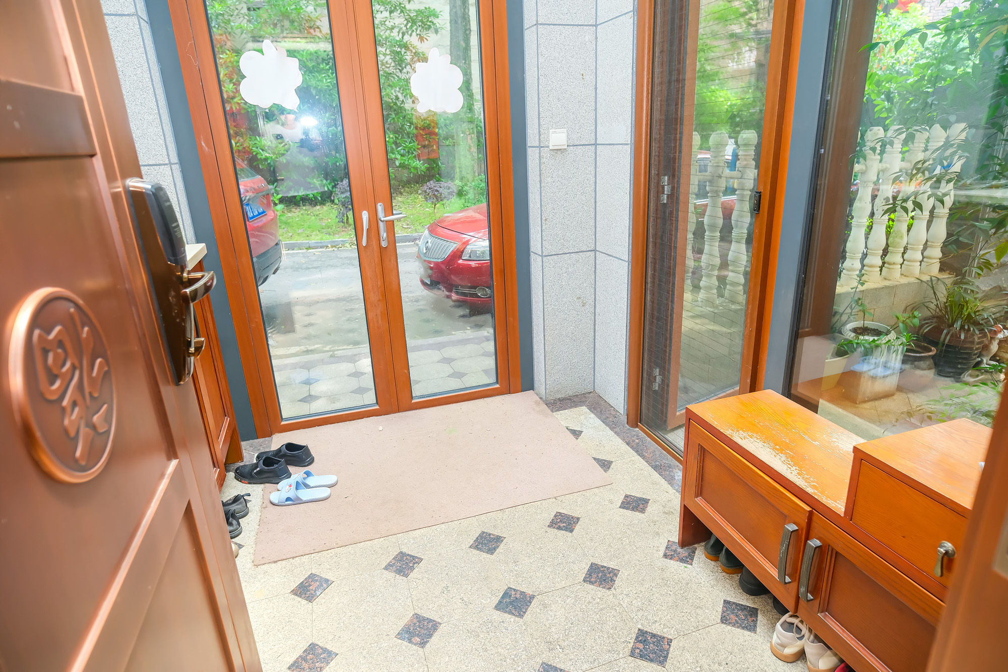 山水湾  8室5厅5卫   788.00万 山水湾  8室5厅5卫   788.00万客厅