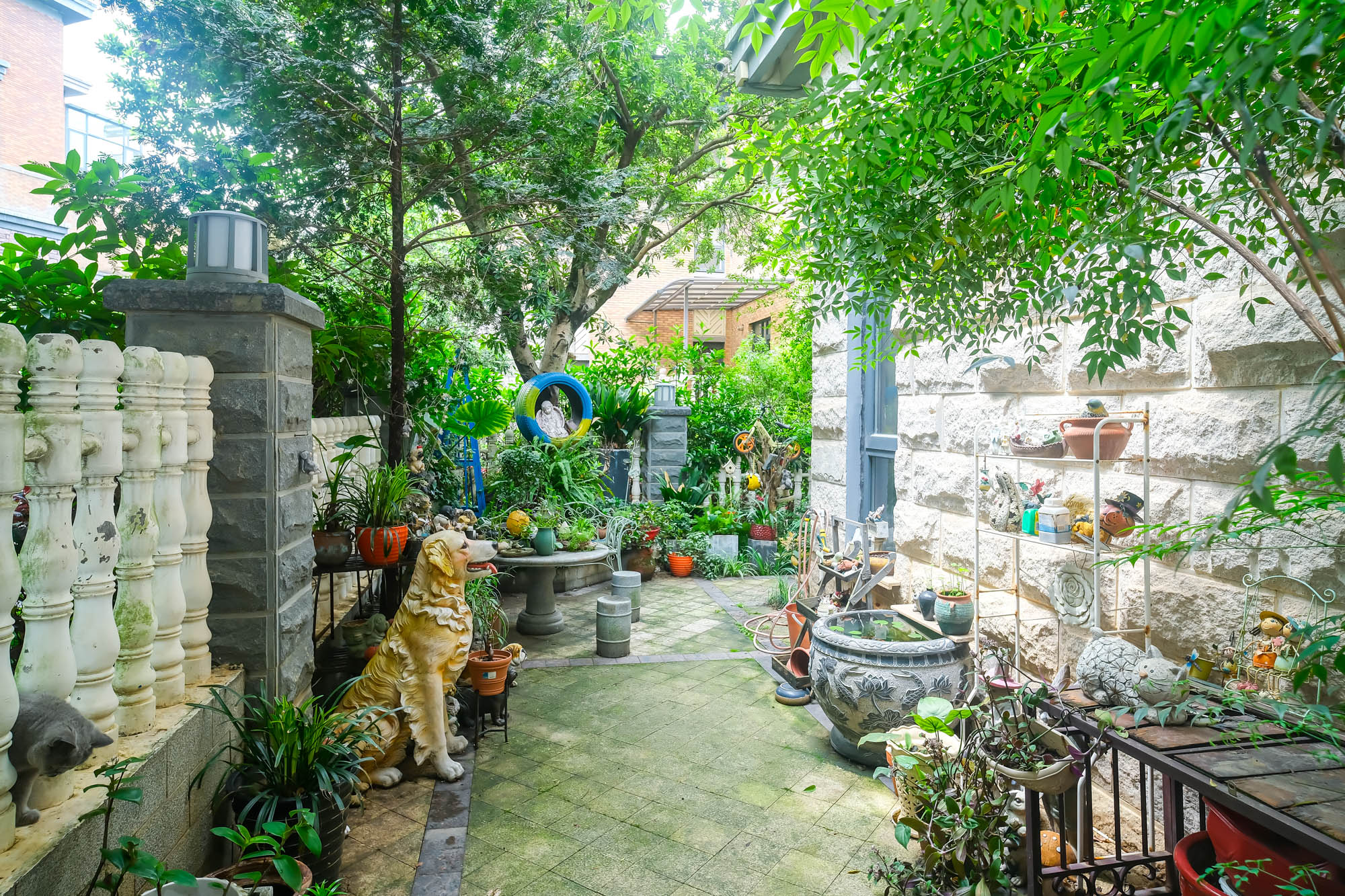 山水湾  8室5厅5卫   788.00万 山水湾  8室5厅5卫   788.00万客厅