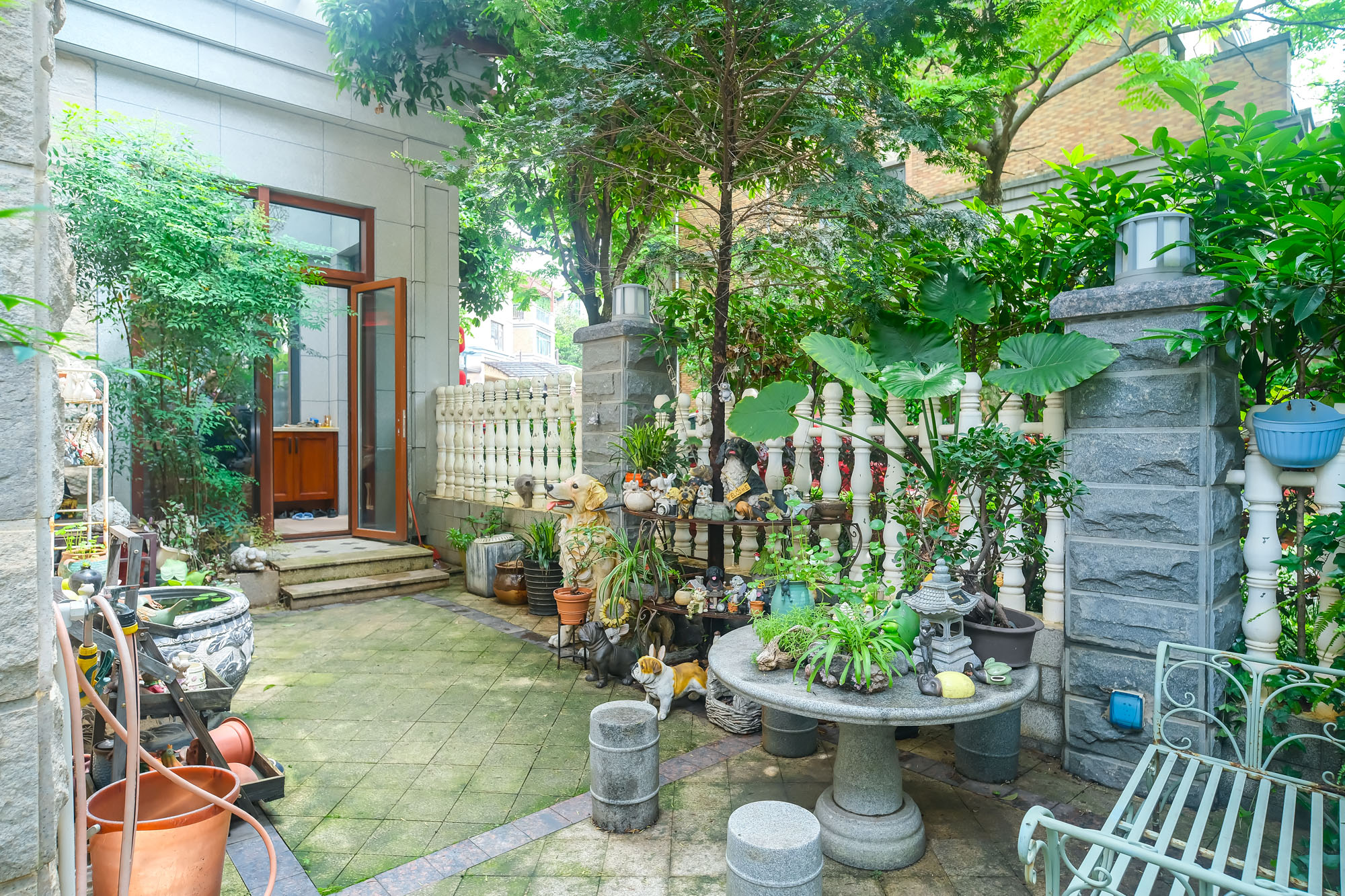 山水湾  8室5厅5卫   788.00万 山水湾  8室5厅5卫   788.00万客厅