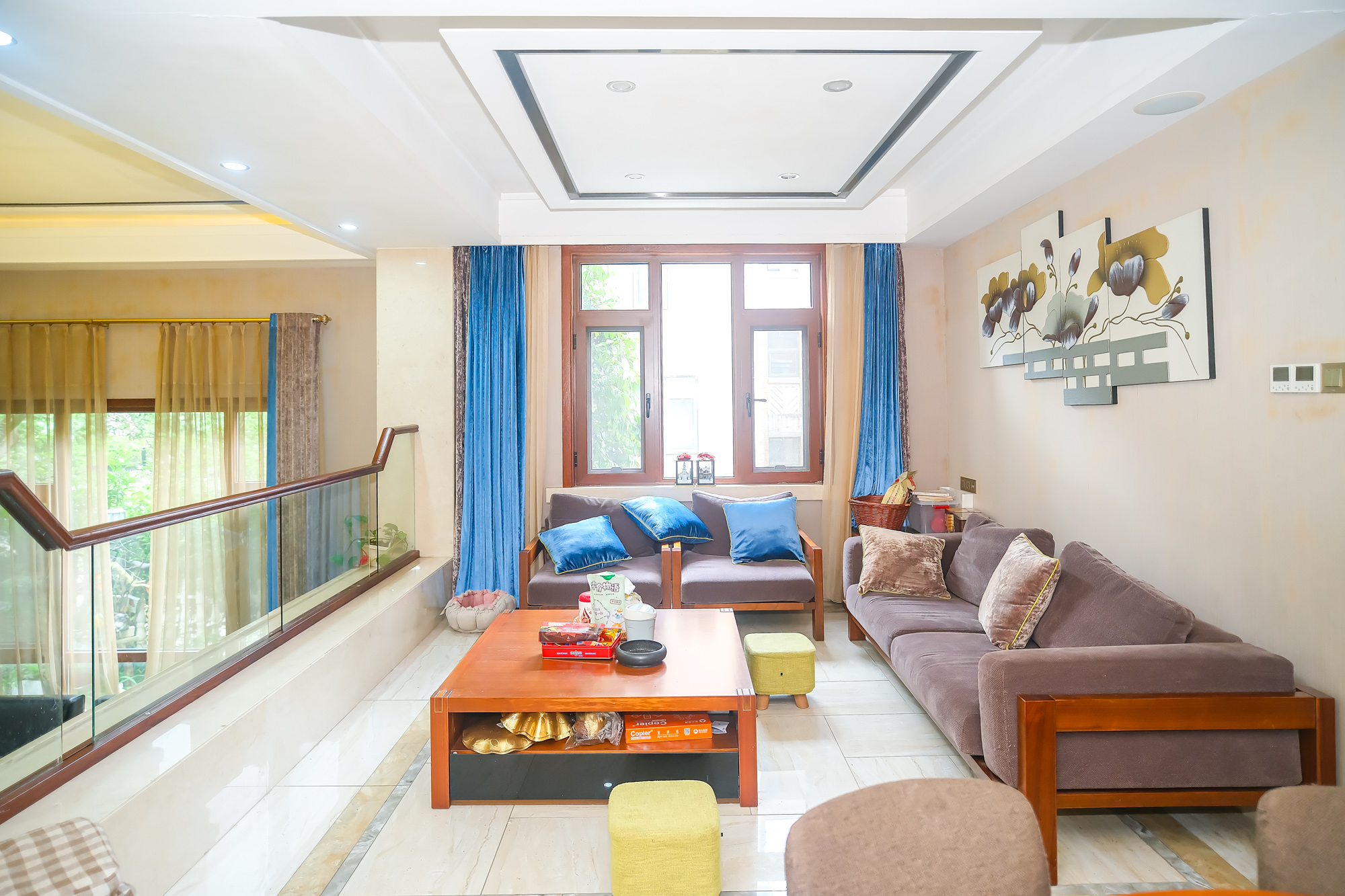 山水湾  8室5厅5卫   788.00万 山水湾  8室5厅5卫   788.00万客厅