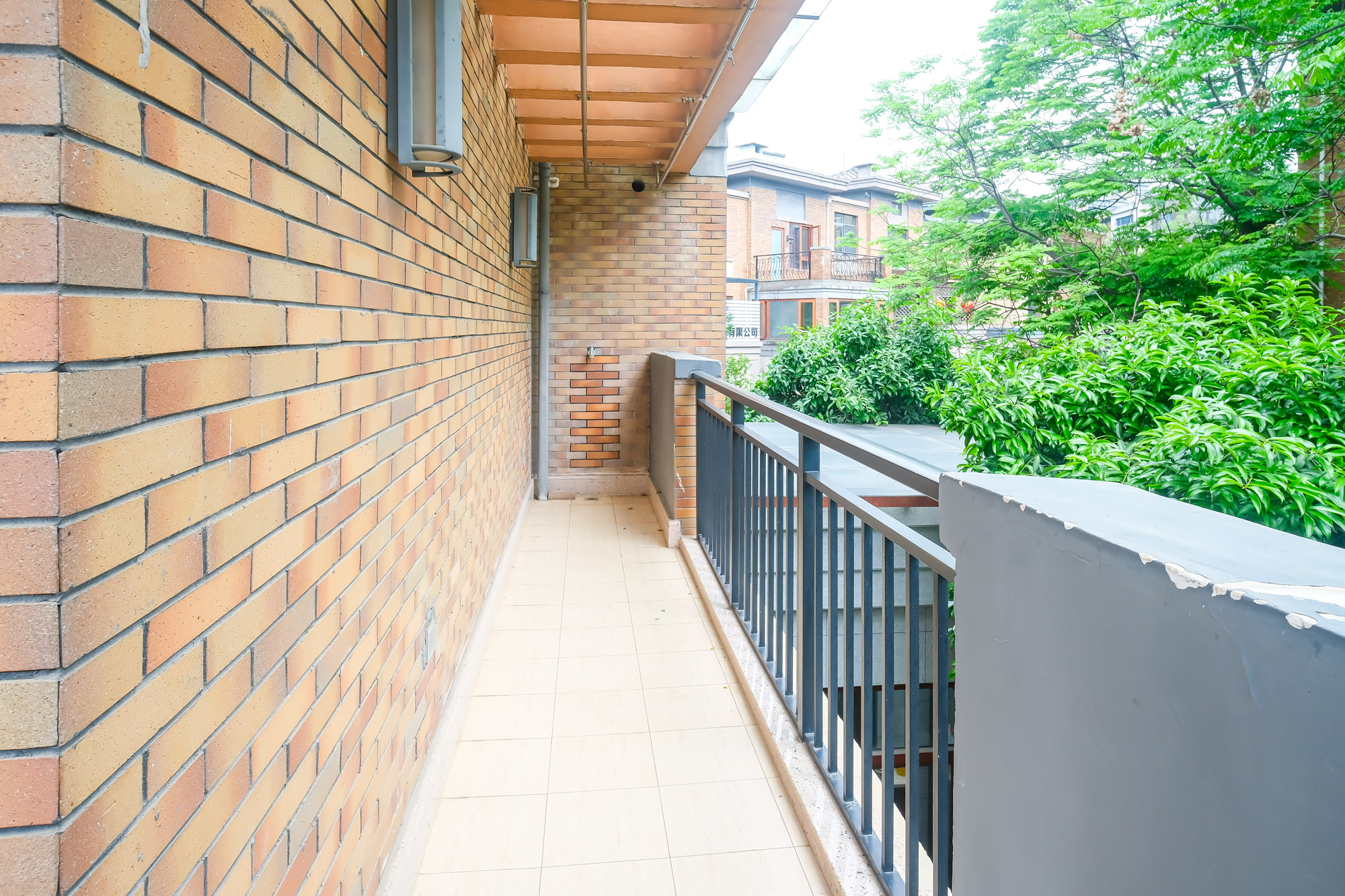 山水湾  8室5厅5卫   788.00万 山水湾  8室5厅5卫   788.00万客厅