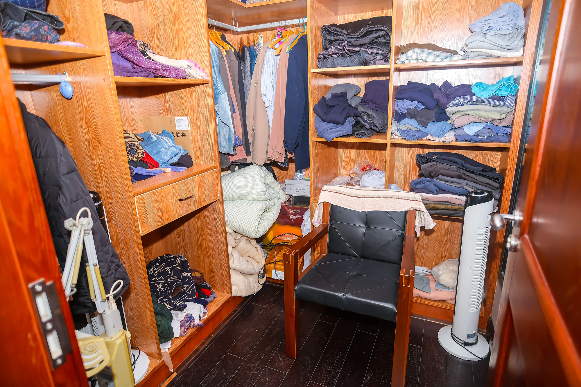 山水湾  8室5厅5卫   788.00万 山水湾  8室5厅5卫   788.00万客厅