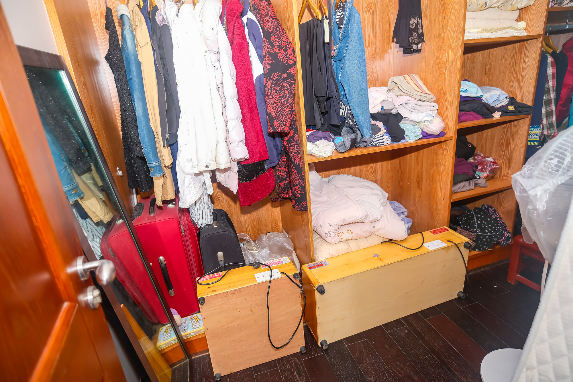 山水湾  8室5厅5卫   788.00万 山水湾  8室5厅5卫   788.00万客厅