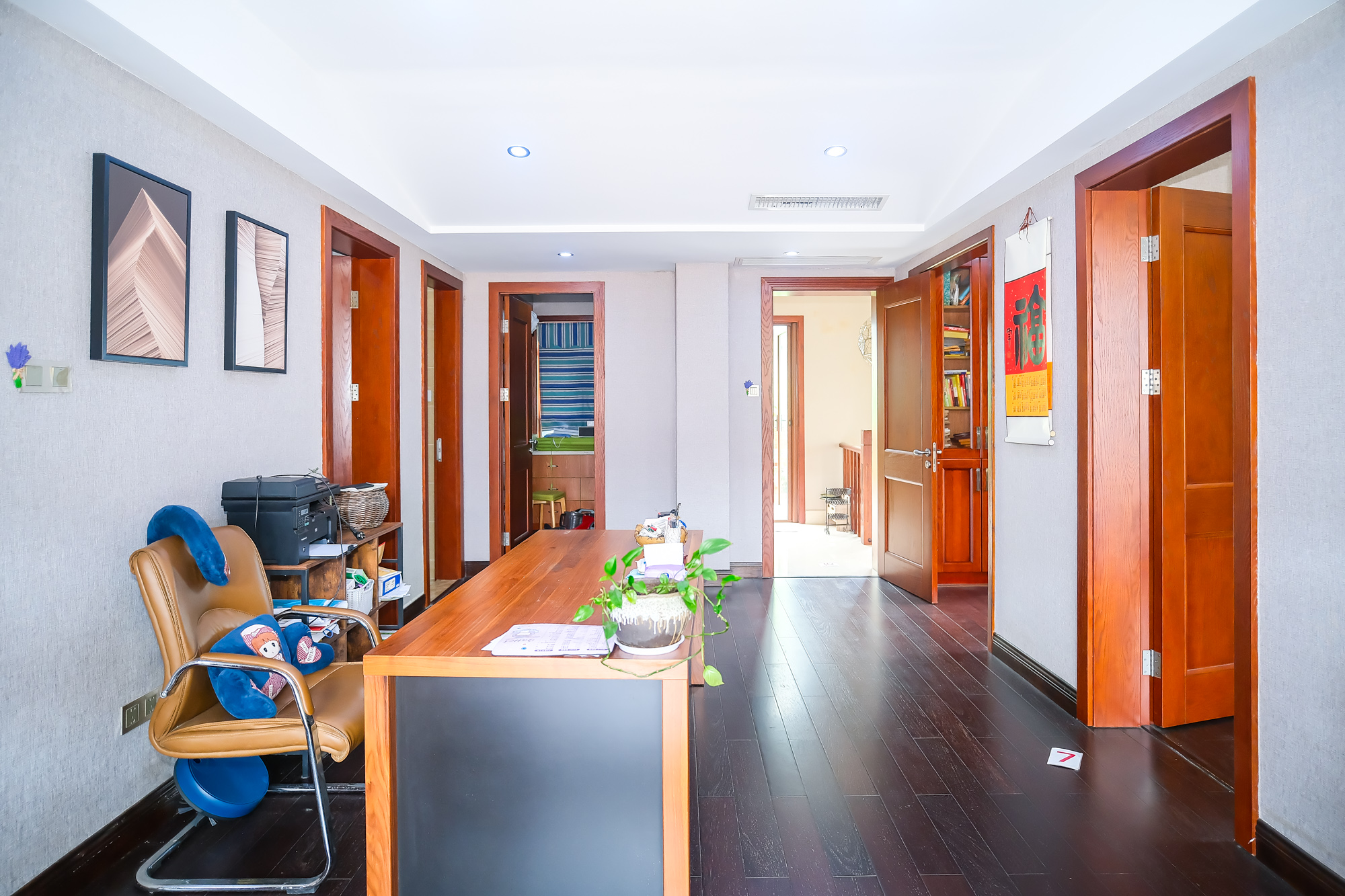 山水湾  8室5厅5卫   788.00万 山水湾  8室5厅5卫   788.00万客厅