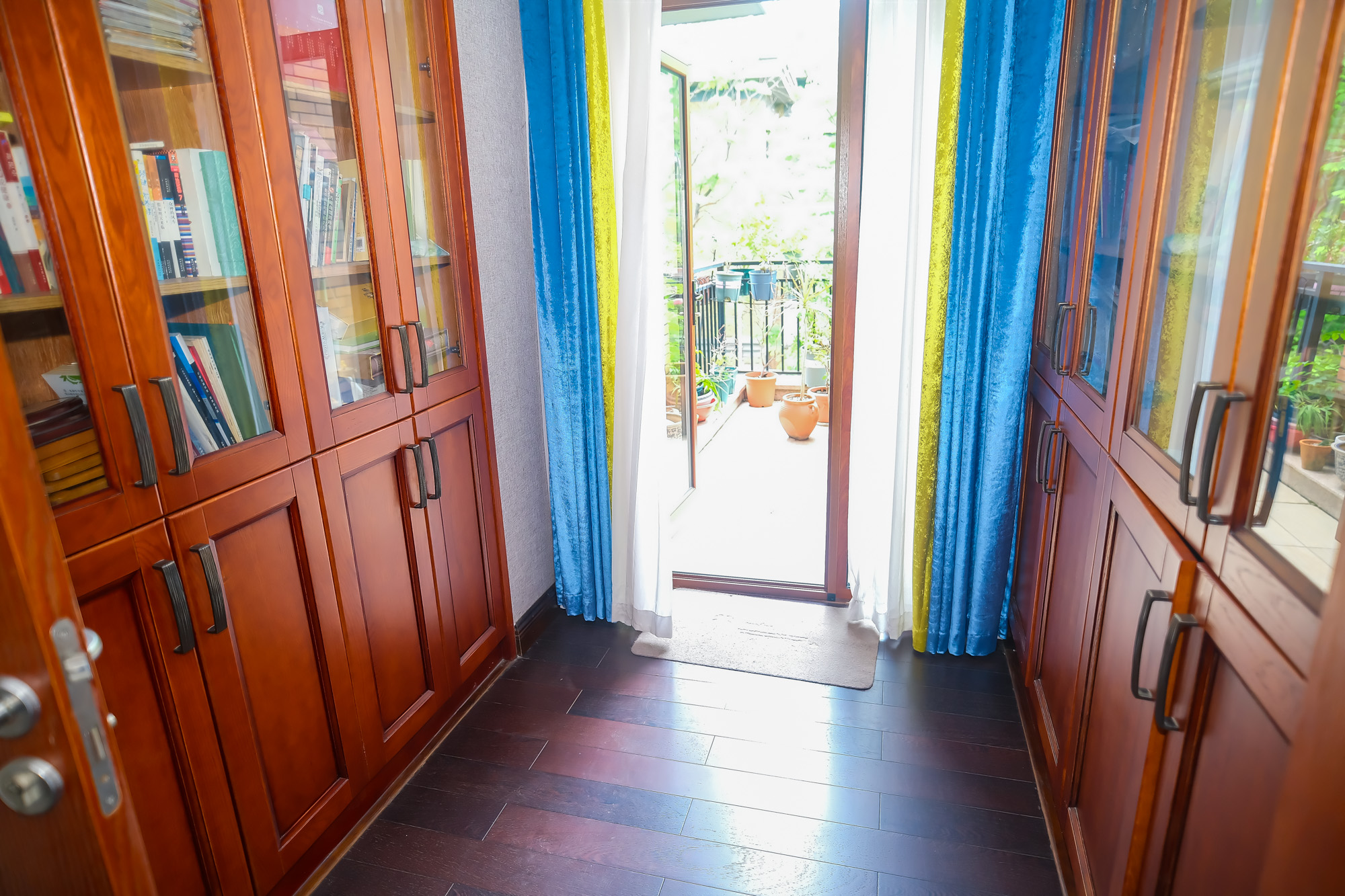 山水湾  8室5厅5卫   788.00万 山水湾  8室5厅5卫   788.00万客厅