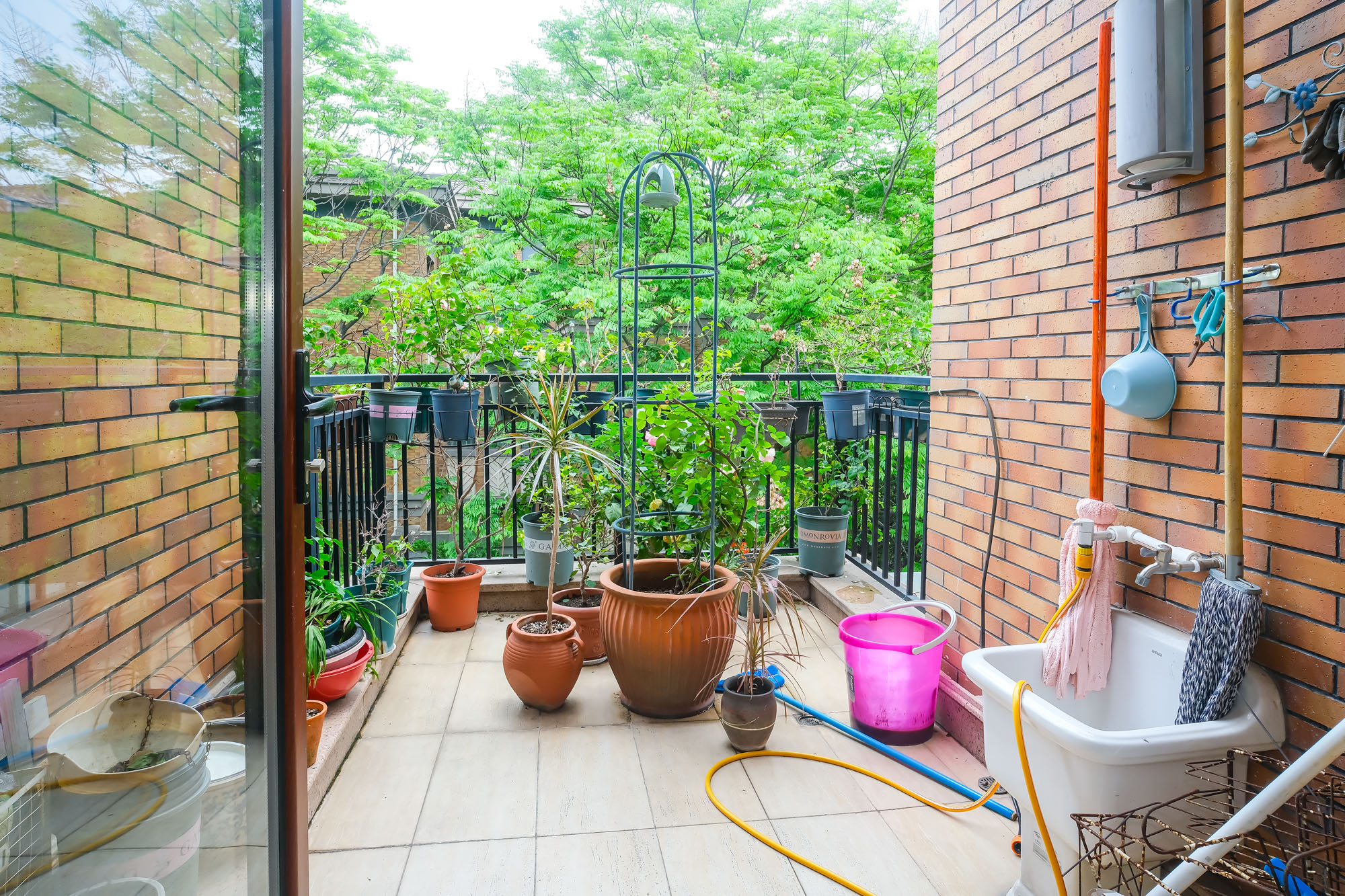 山水湾  8室5厅5卫   788.00万 山水湾  8室5厅5卫   788.00万客厅