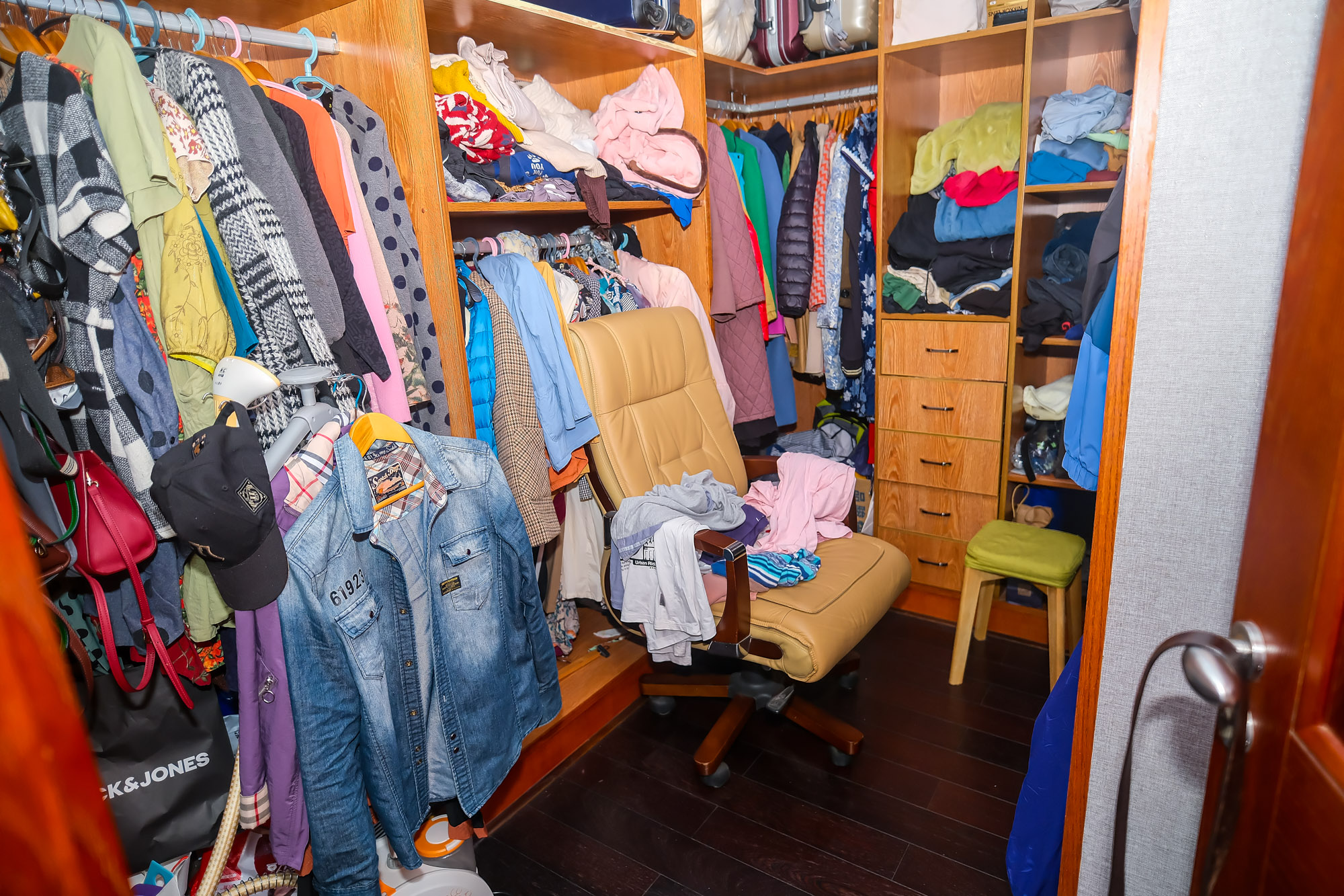 山水湾  8室5厅5卫   788.00万 山水湾  8室5厅5卫   788.00万客厅